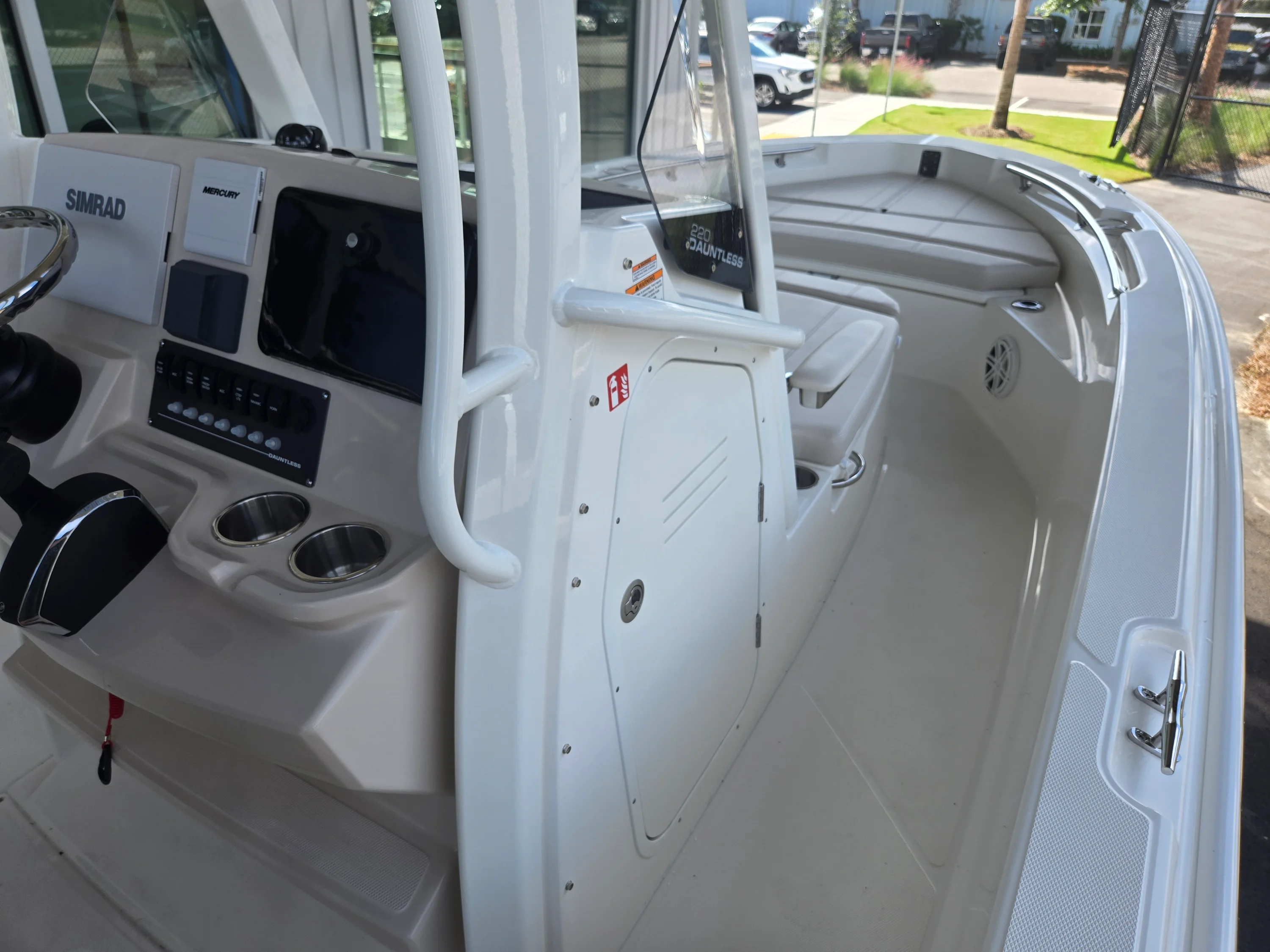 2026 Boston Whaler 220 Dauntless Image Thumbnail #9