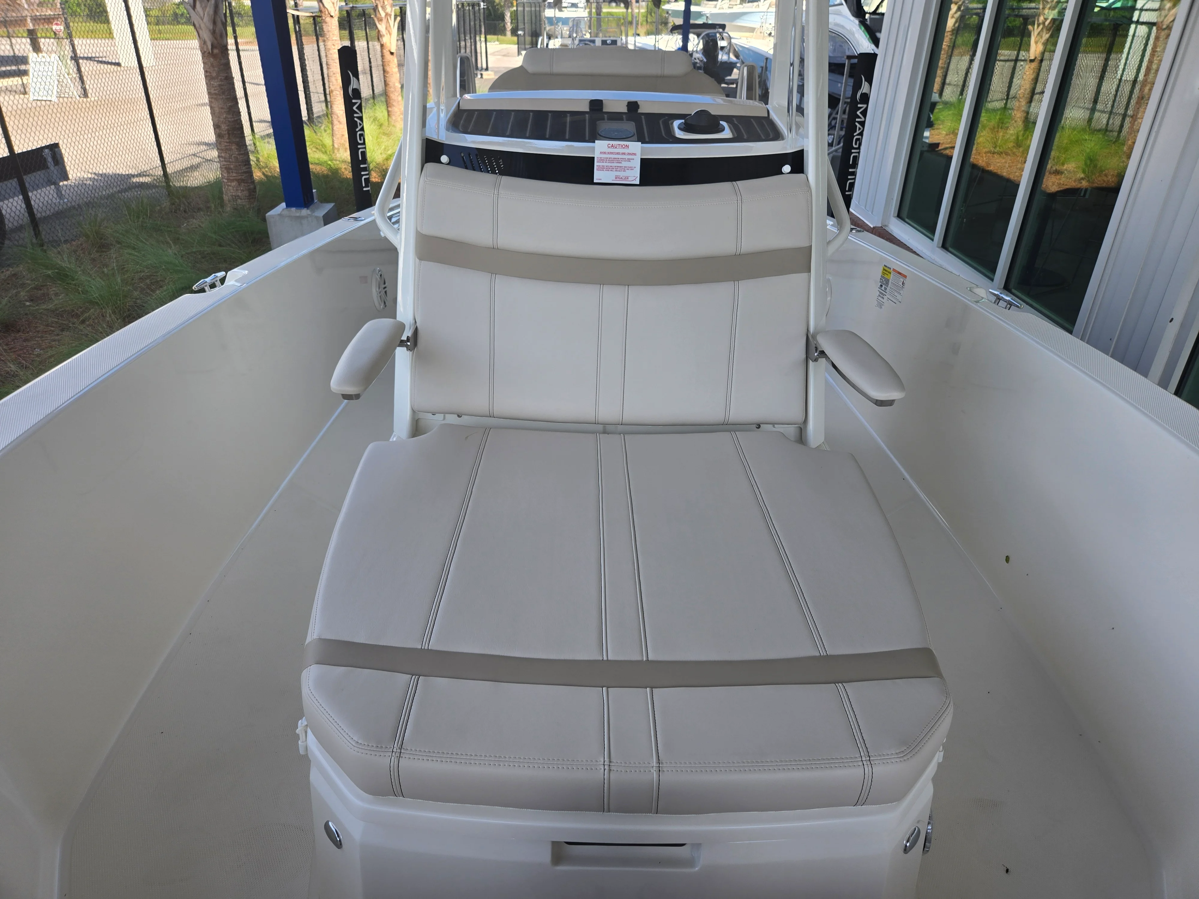 2026 Boston Whaler 220 Dauntless Image Thumbnail #12