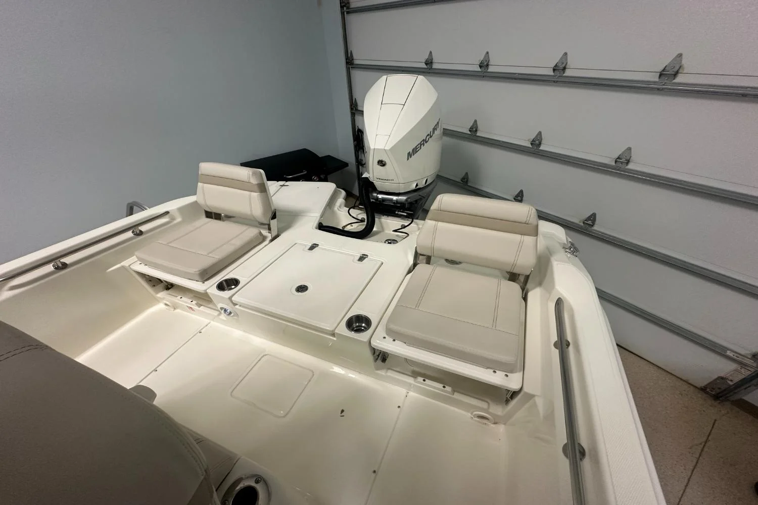 2026 Boston Whaler 250 Dauntless Image Thumbnail #8