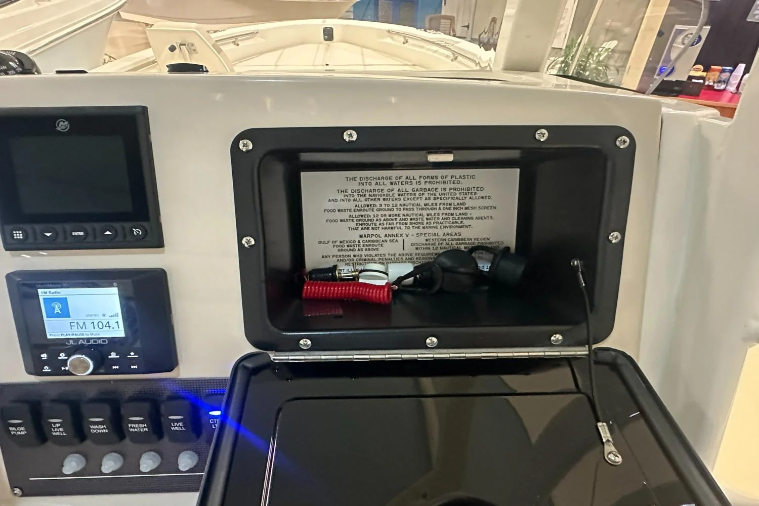 2026 Boston Whaler 250 Dauntless Image Thumbnail #13