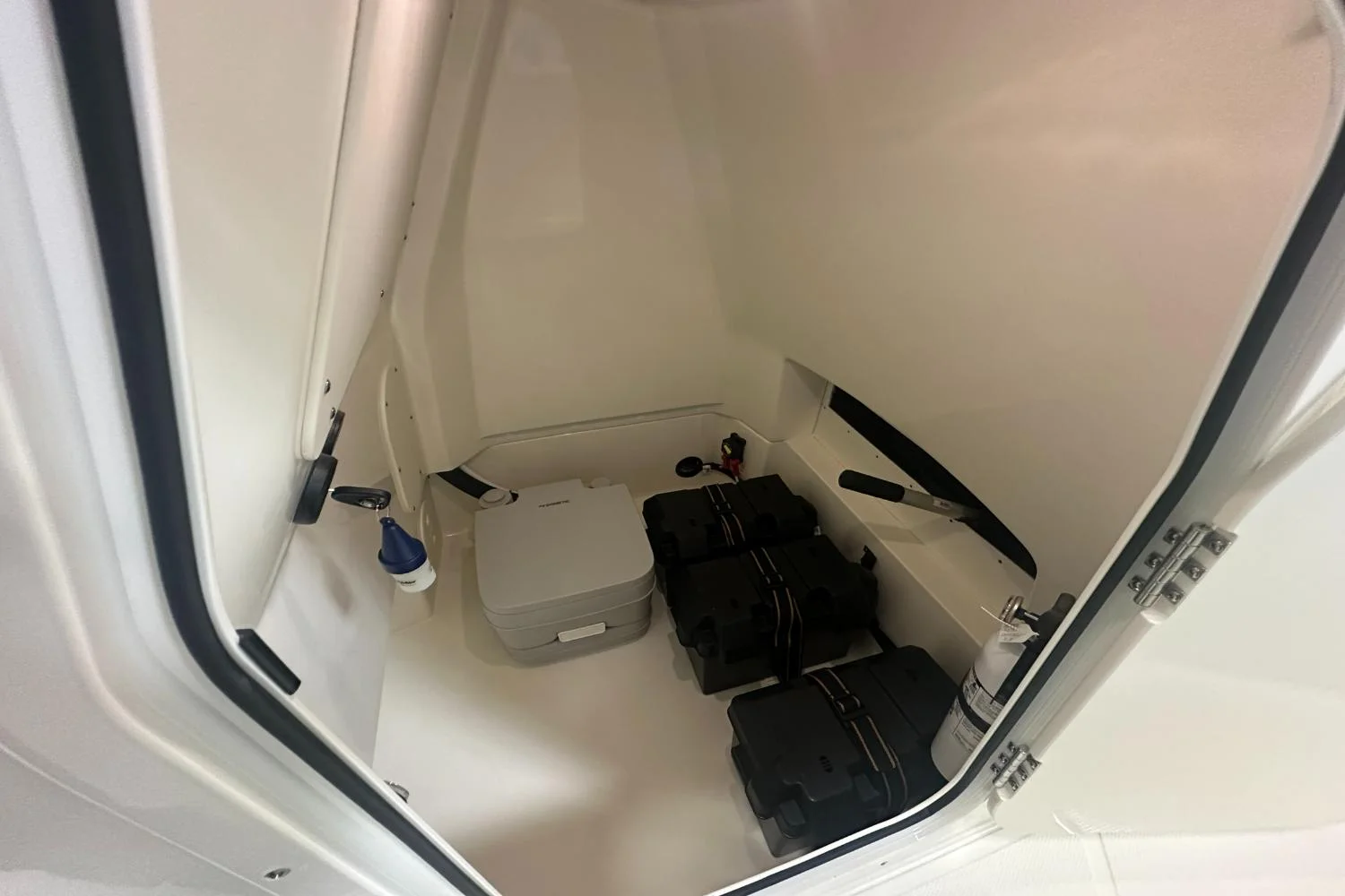 2026 Boston Whaler 250 Dauntless Image Thumbnail #20