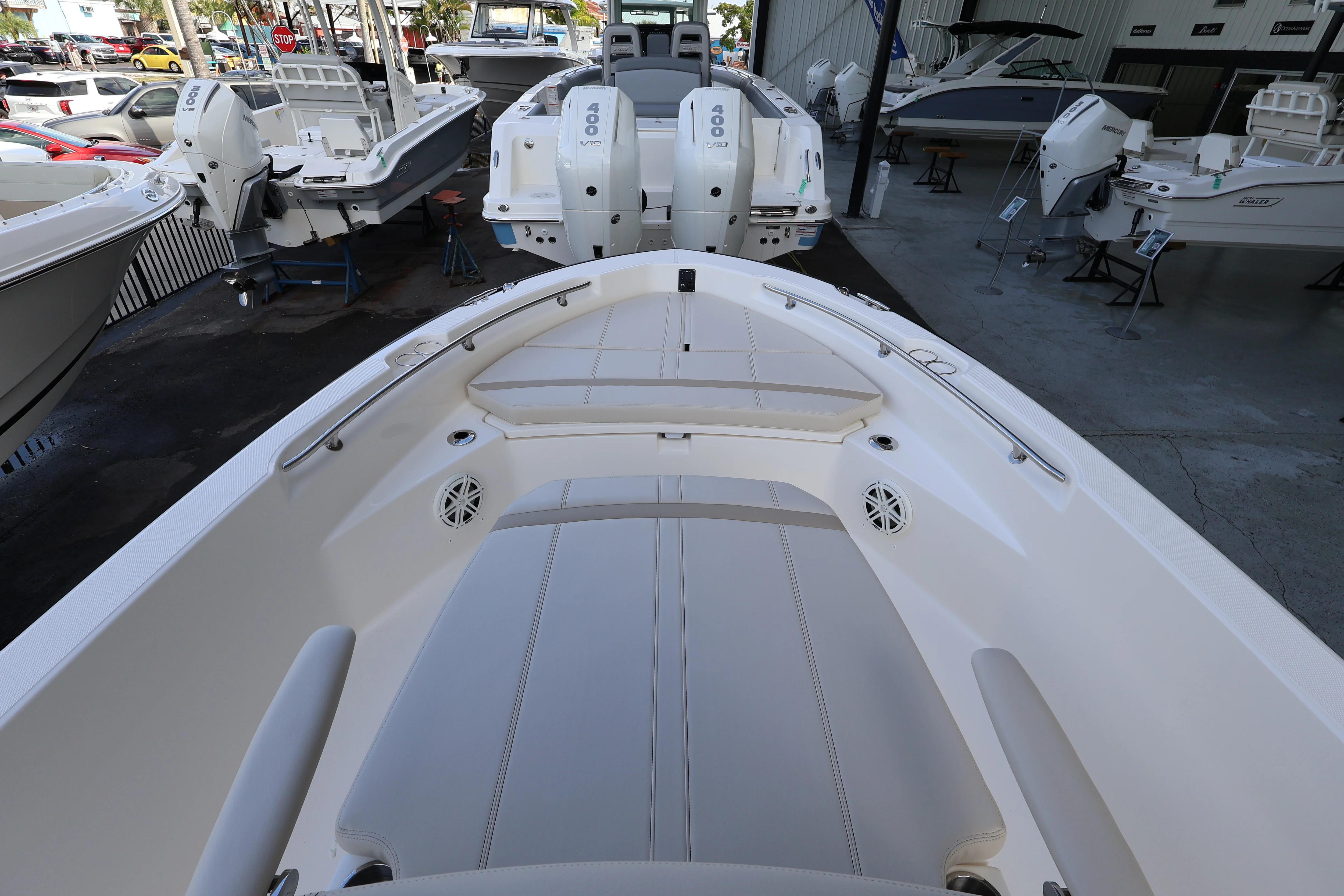 2026 Boston Whaler 220 Dauntless Image Thumbnail #17