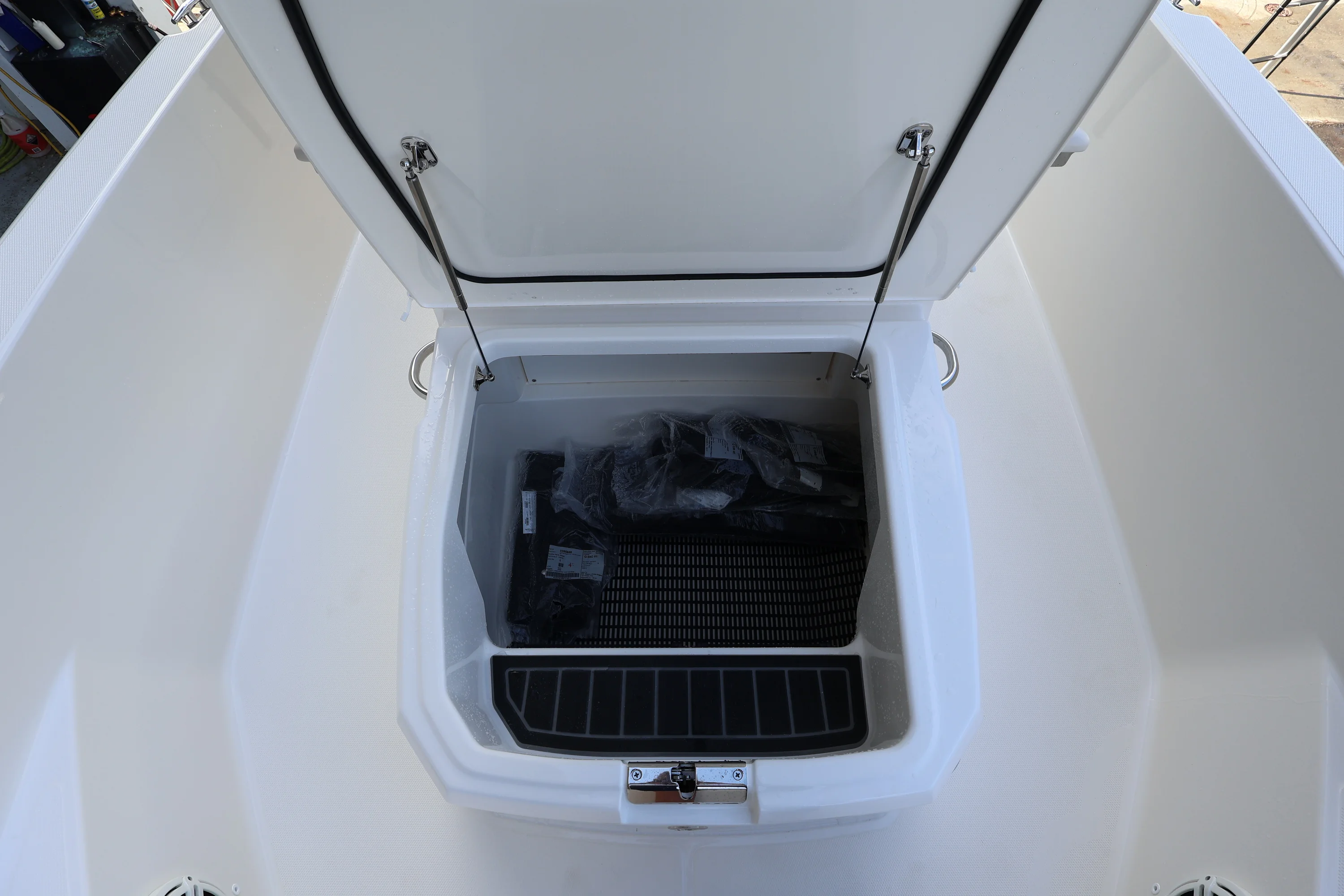 2026 Boston Whaler 220 Dauntless Image Thumbnail #23