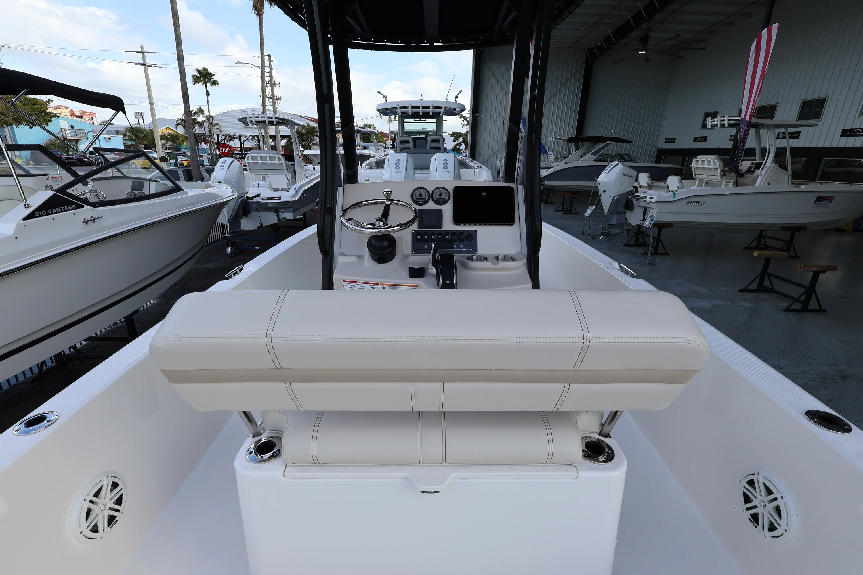 2026 Boston Whaler 220 Dauntless Image Thumbnail #7