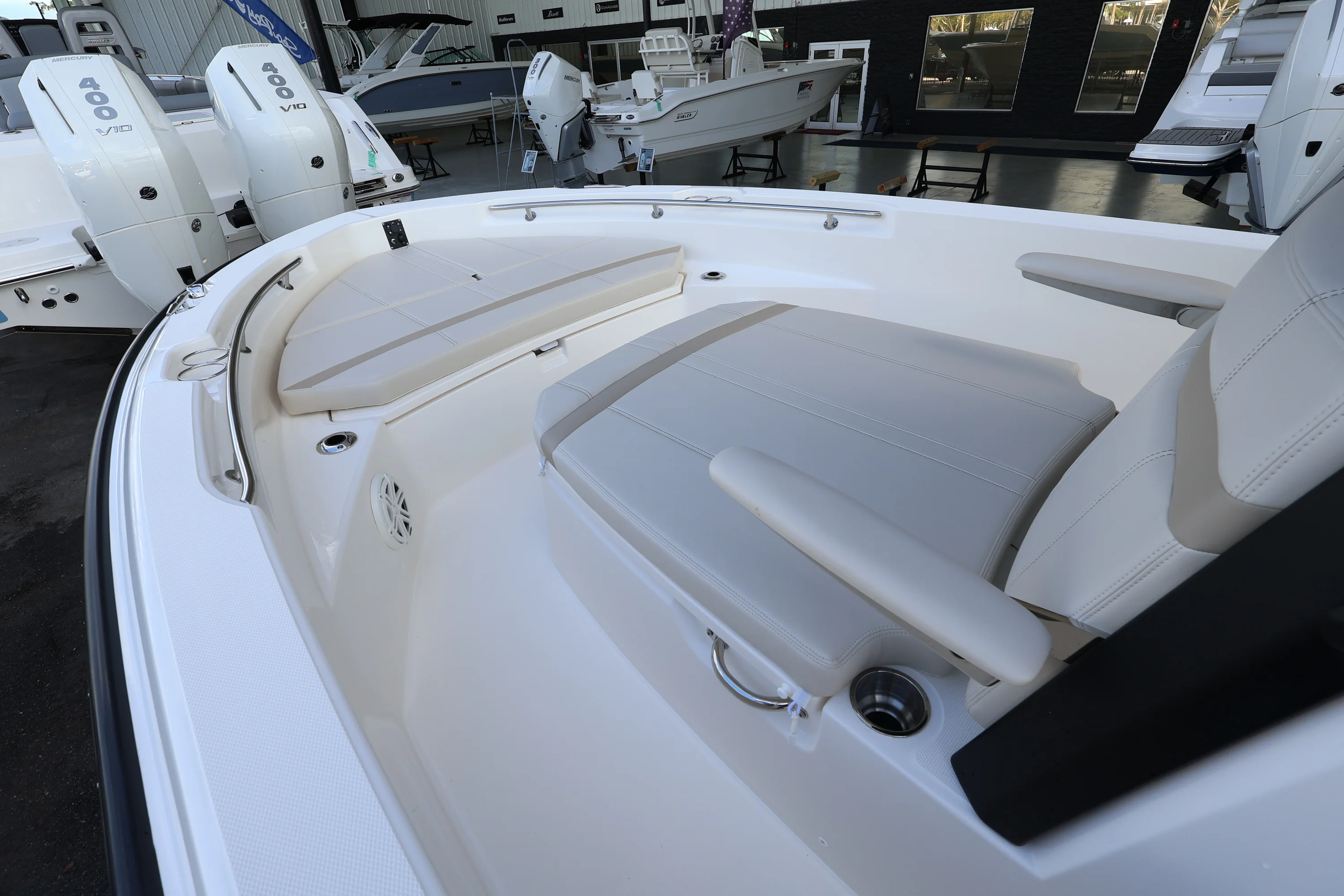 2026 Boston Whaler 220 Dauntless Image Thumbnail #18