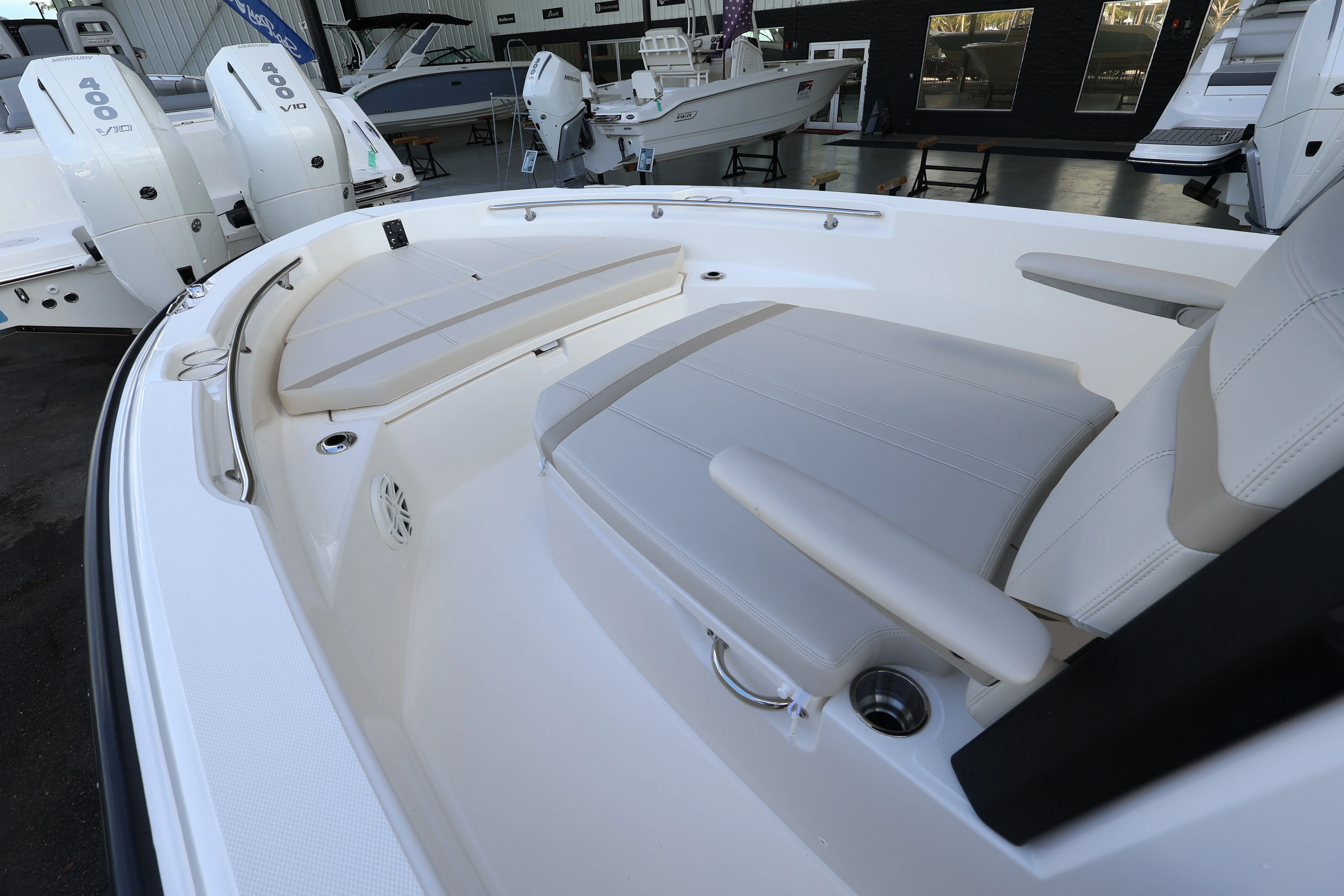 2026 Boston Whaler 220 Dauntless Image Thumbnail #18