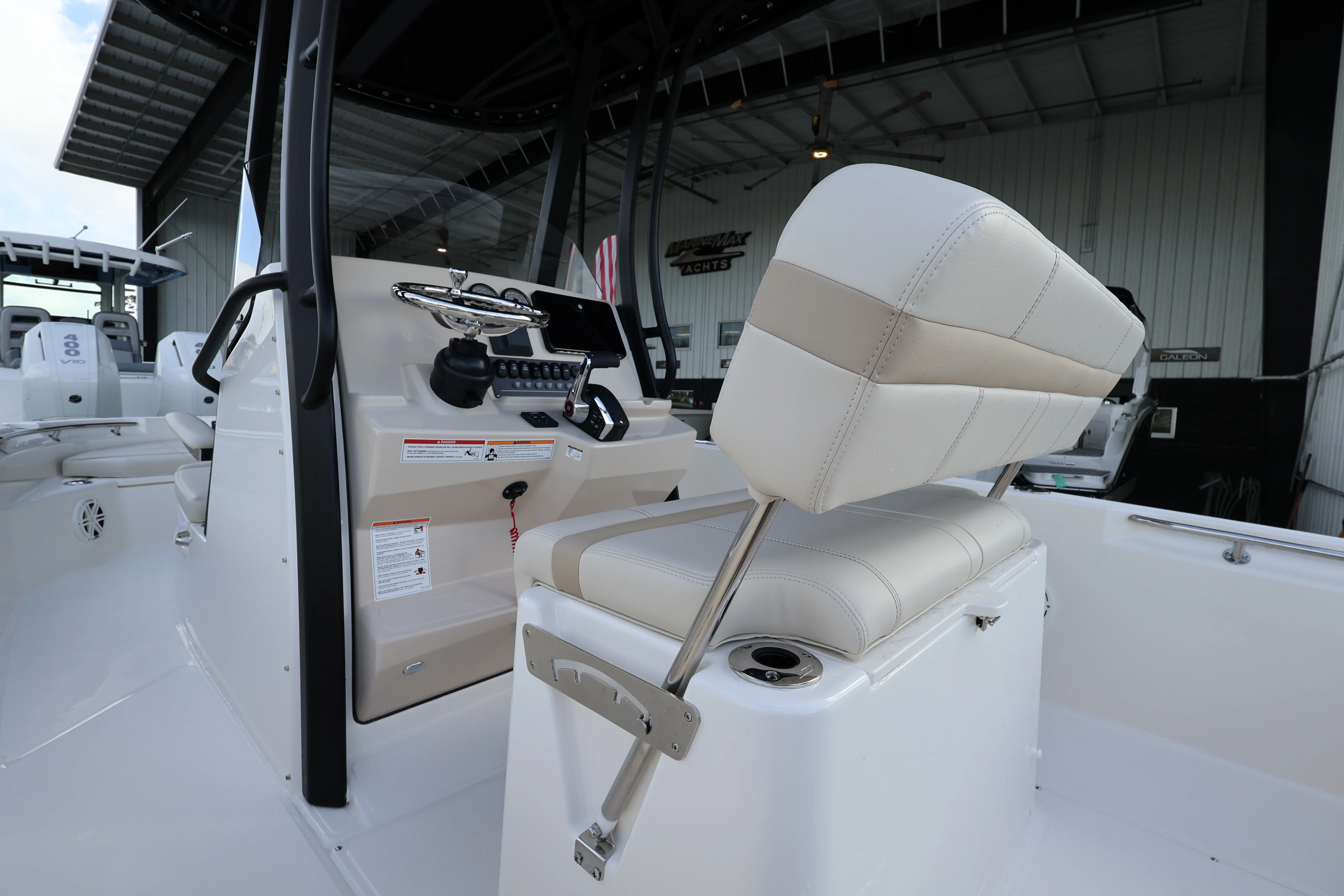 2026 Boston Whaler 220 Dauntless Image Thumbnail #8