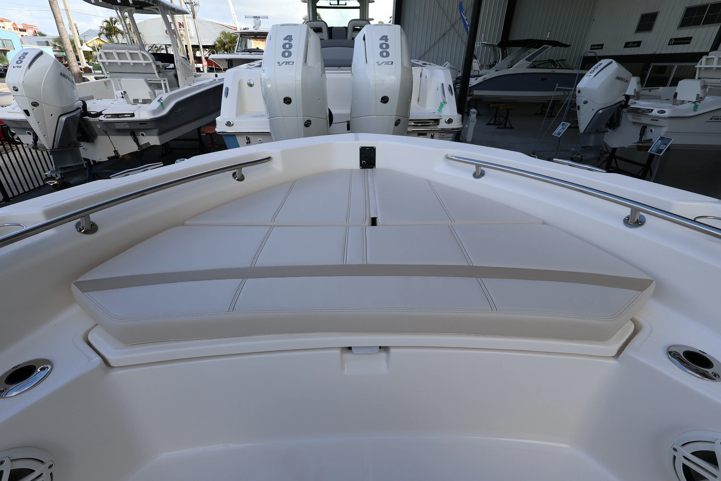 2026 Boston Whaler 220 Dauntless Image Thumbnail #19