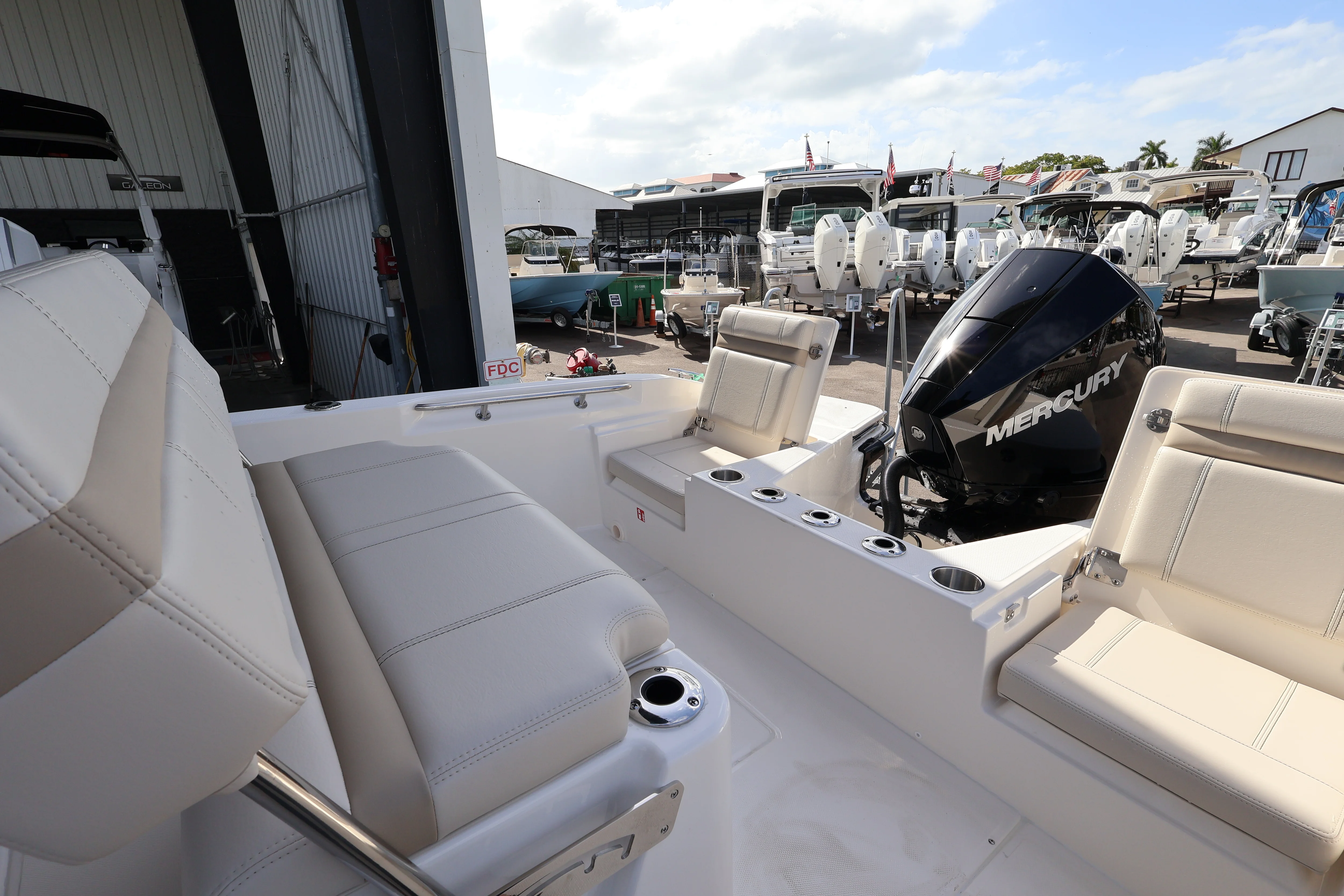 2026 Boston Whaler 220 Dauntless Image Thumbnail #10