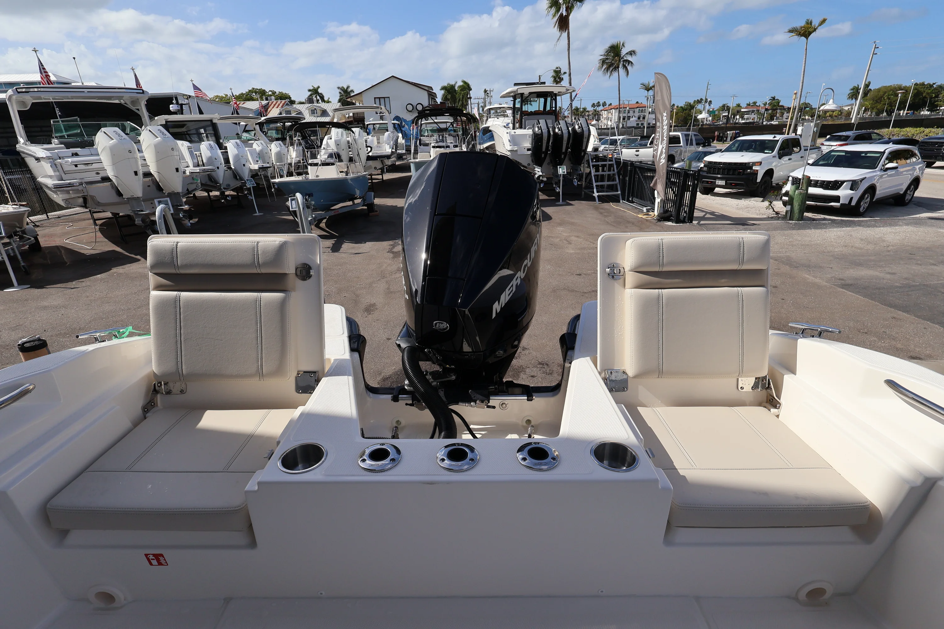2026 Boston Whaler 220 Dauntless Image Thumbnail #9