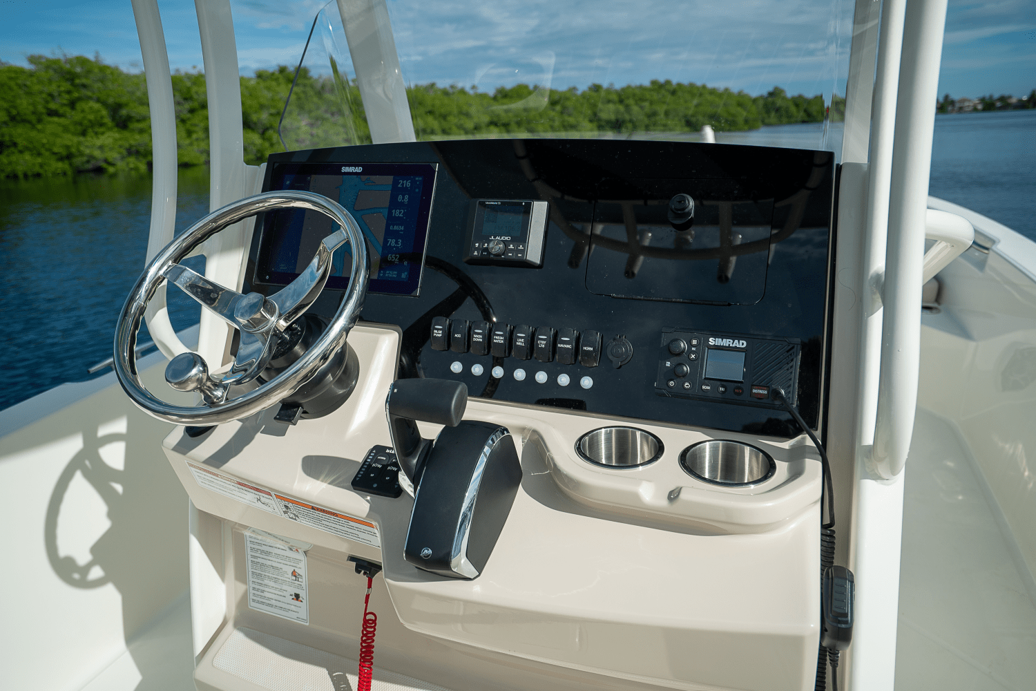 2026 Boston Whaler 250 Dauntless Image Thumbnail #11