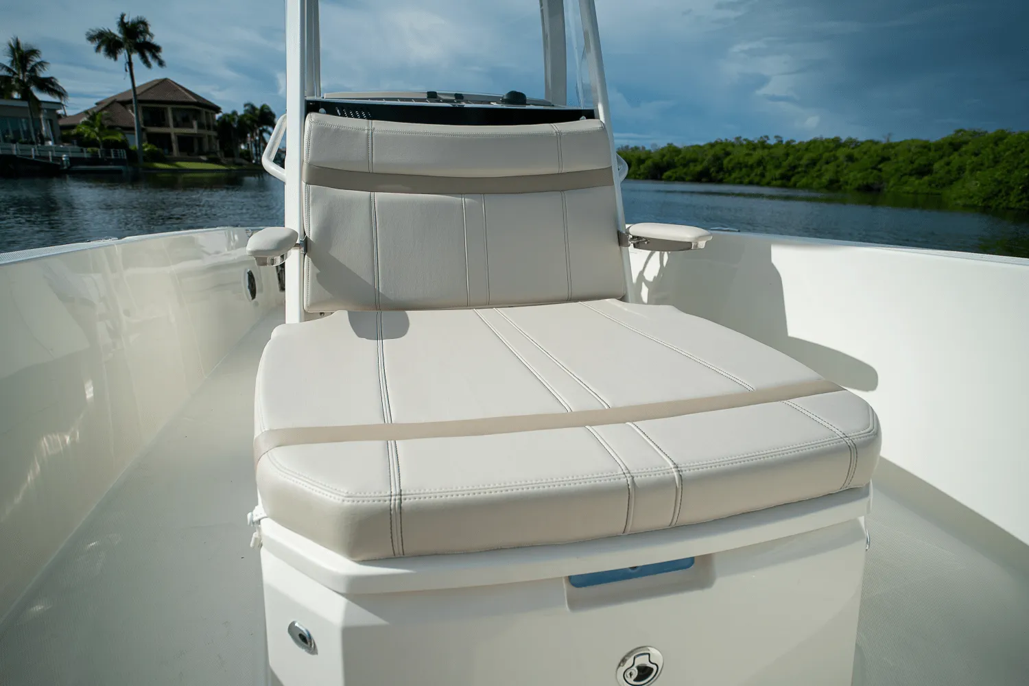 2026 Boston Whaler 250 Dauntless Image Thumbnail #14