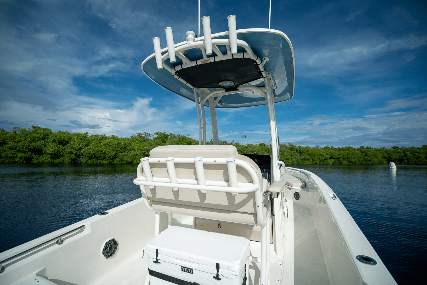 2026 Boston Whaler 250 Dauntless Image Thumbnail #4