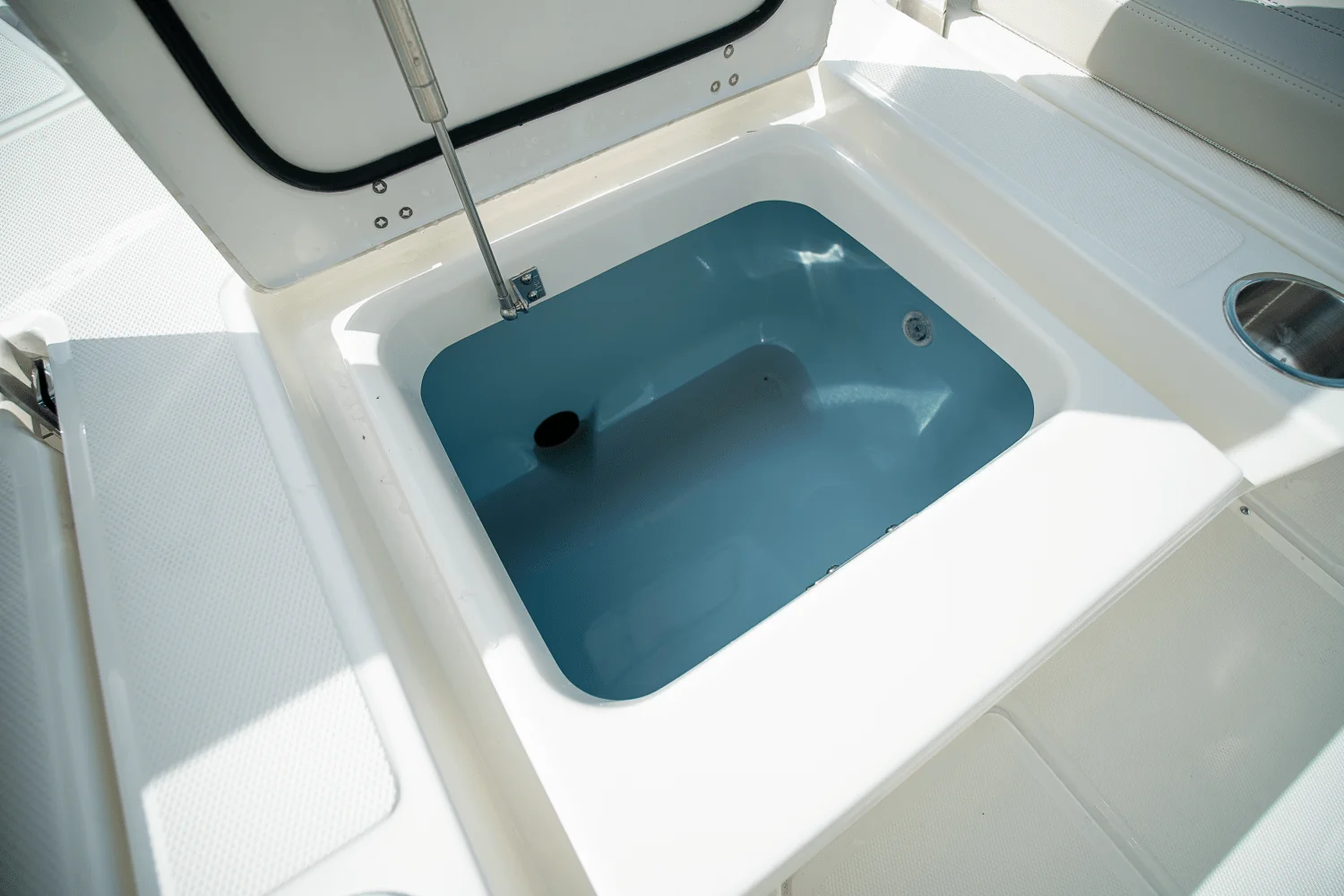 2026 Boston Whaler 250 Dauntless Image Thumbnail #8