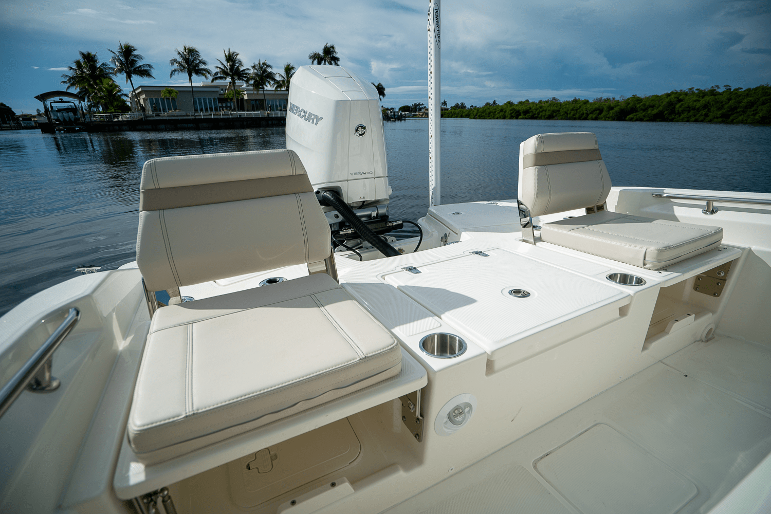 2026 Boston Whaler 250 Dauntless Image Thumbnail #7