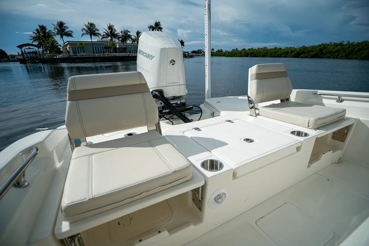 2026 Boston Whaler 250 Dauntless Image Thumbnail #7