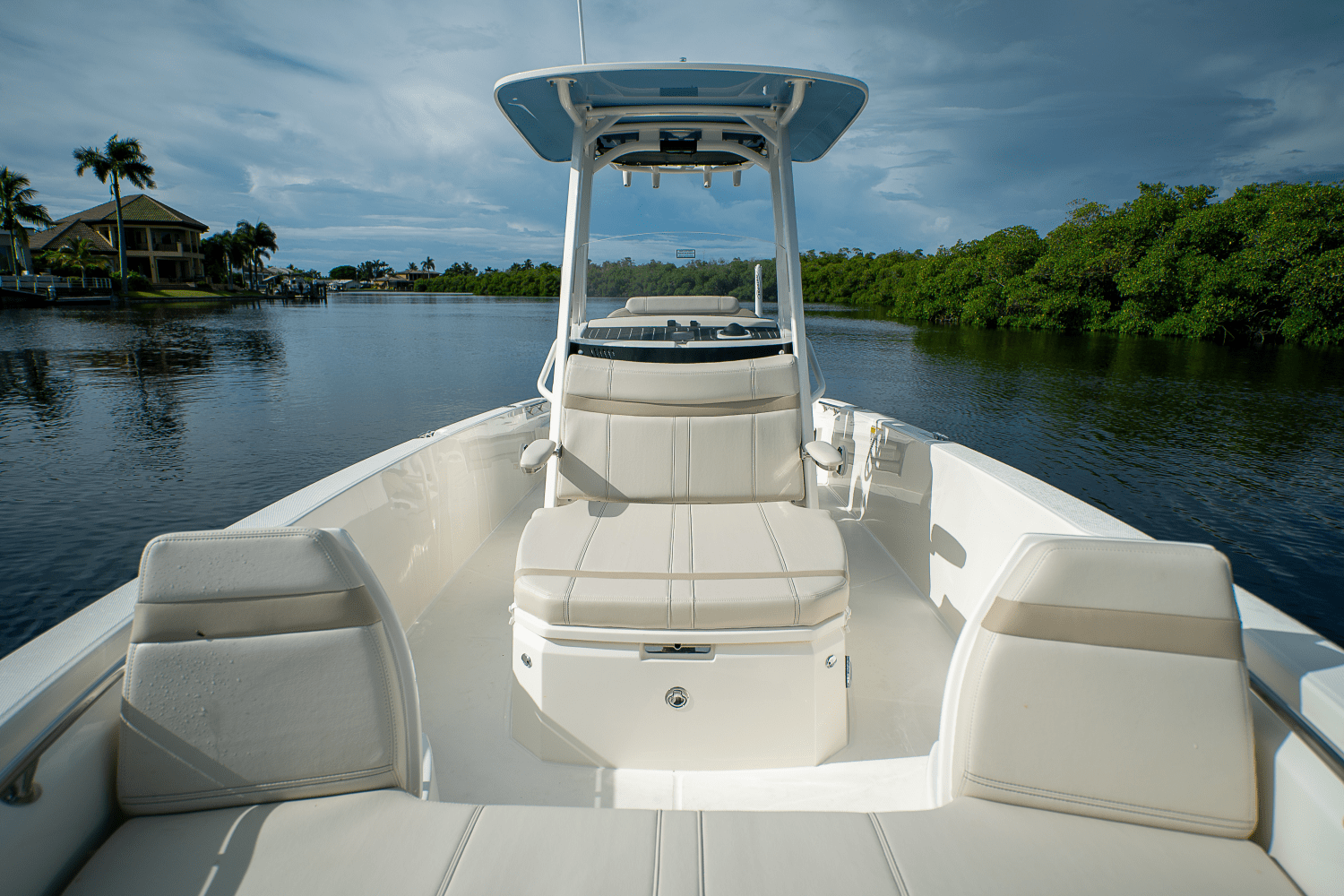 2026 Boston Whaler 250 Dauntless Image Thumbnail #17