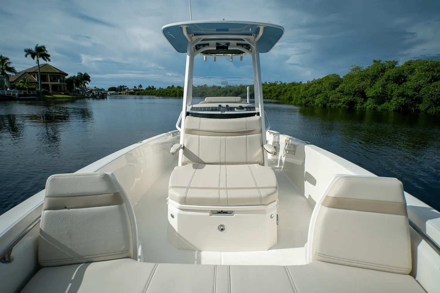 2026 Boston Whaler 250 Dauntless Image Thumbnail #17