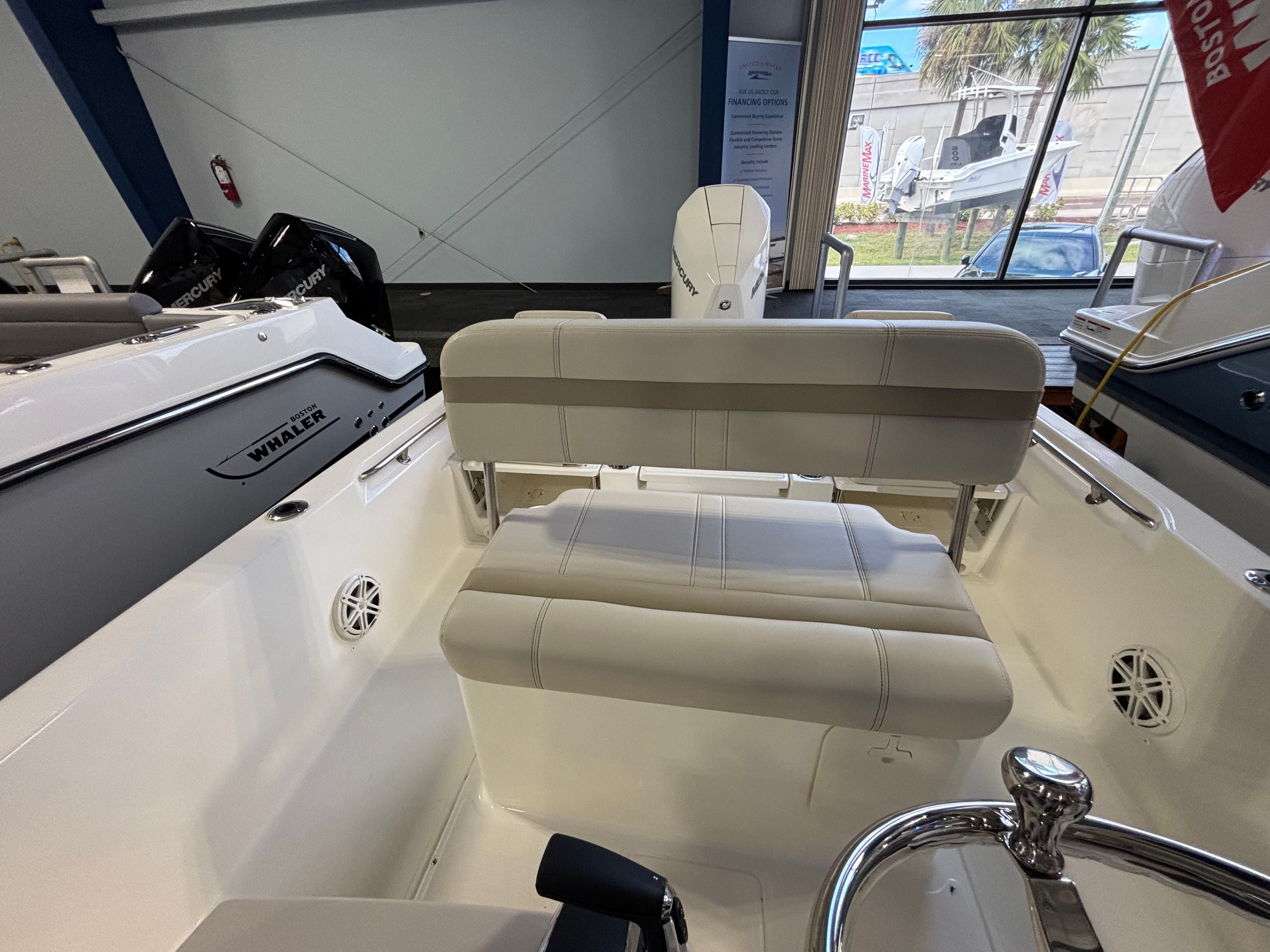 2026 Boston Whaler 250 Dauntless Image Thumbnail #12