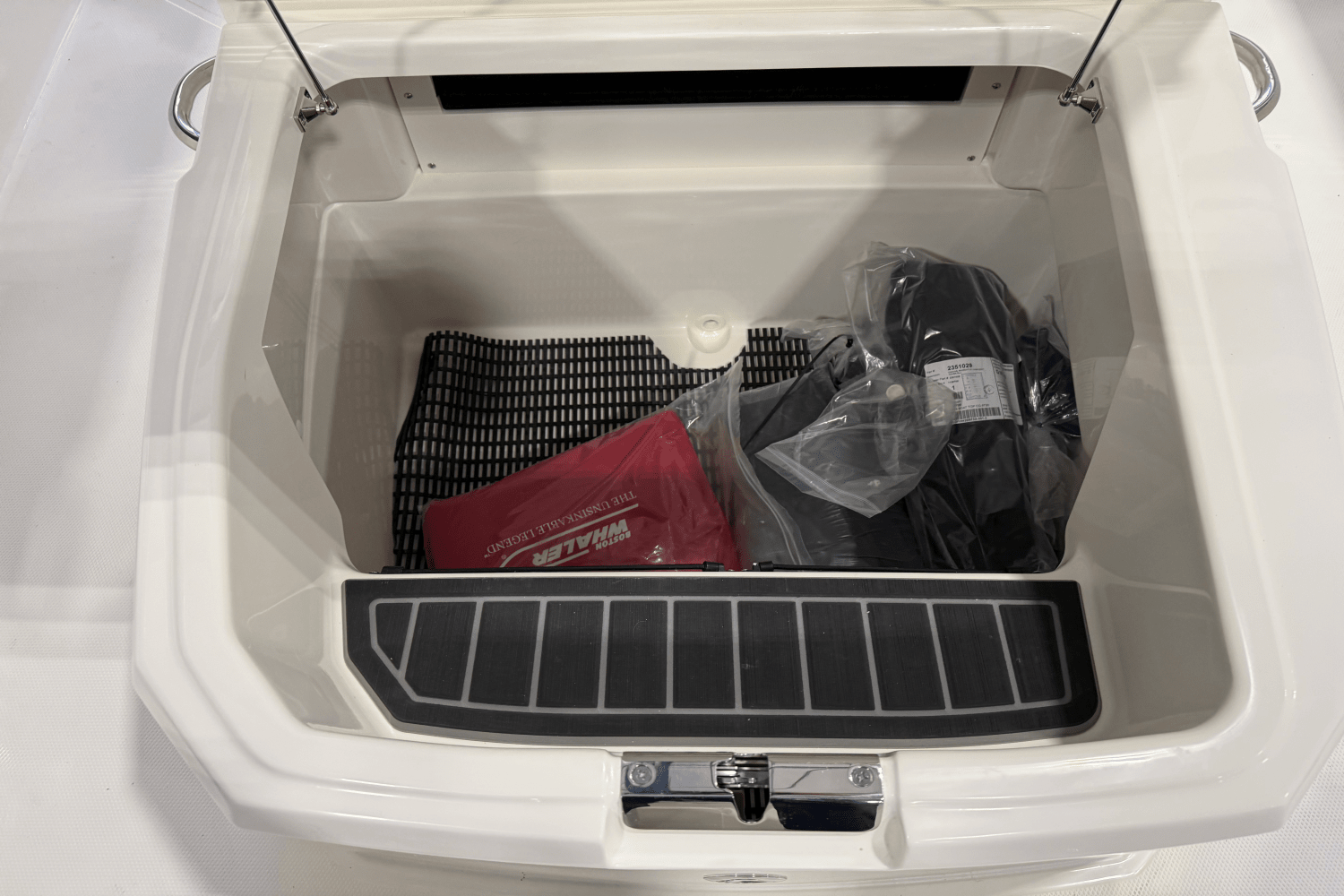 2026 Boston Whaler 250 Dauntless Image Thumbnail #8