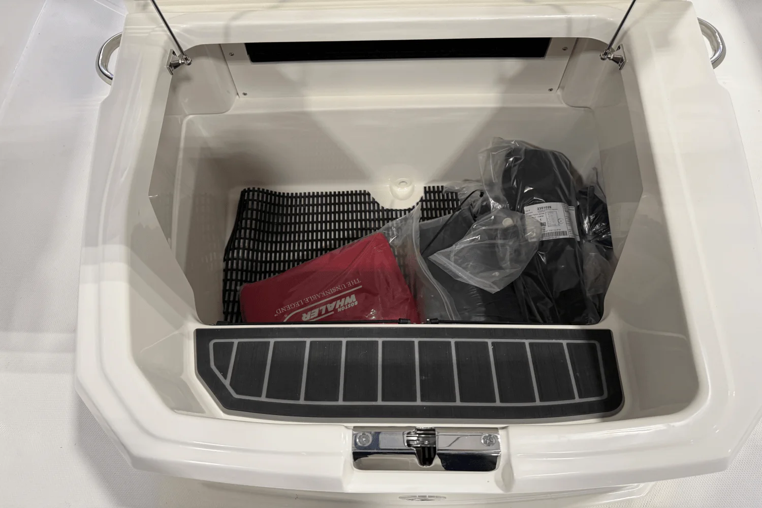 2026 Boston Whaler 250 Dauntless Image Thumbnail #8