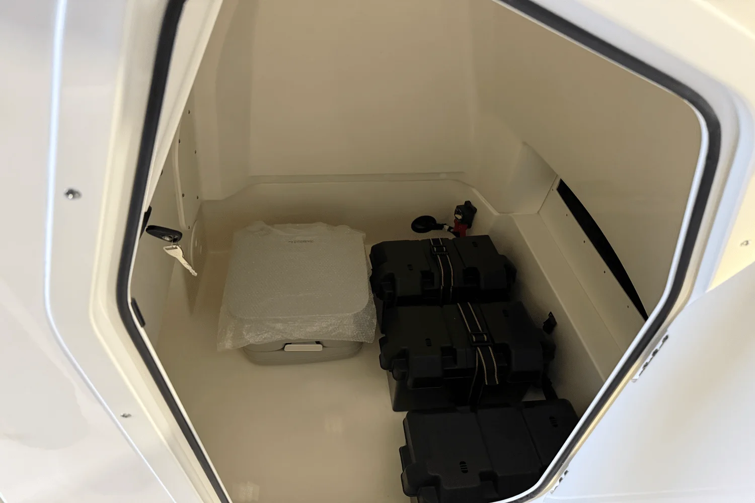 2026 Boston Whaler 250 Dauntless Image Thumbnail #9