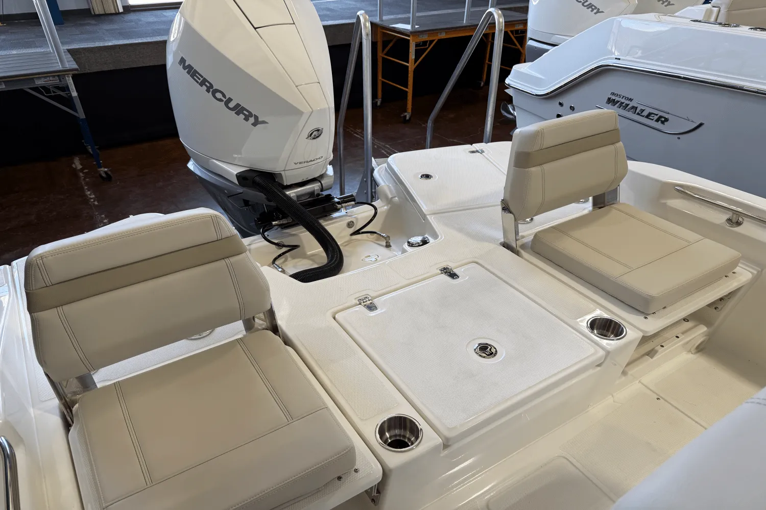 2026 Boston Whaler 250 Dauntless Image Thumbnail #1