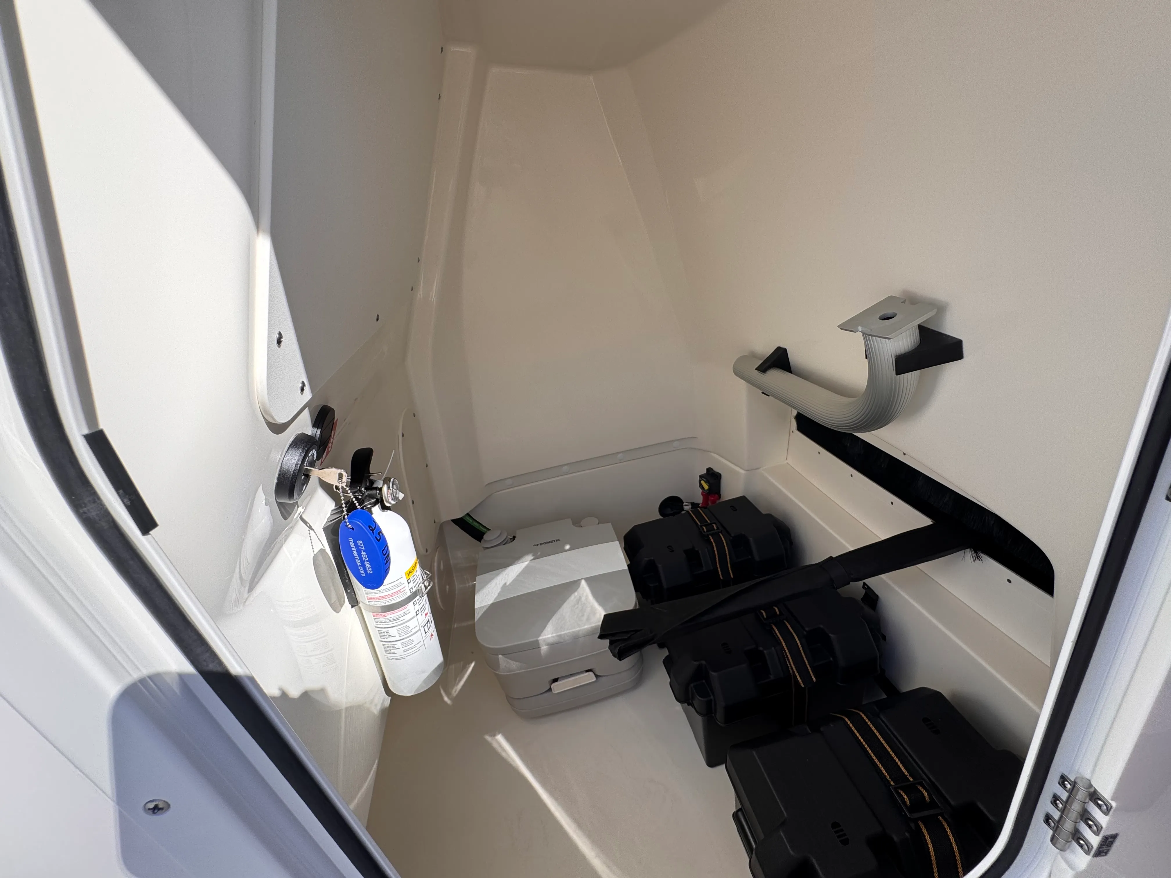 2026 Boston Whaler 250 Dauntless Image Thumbnail #26