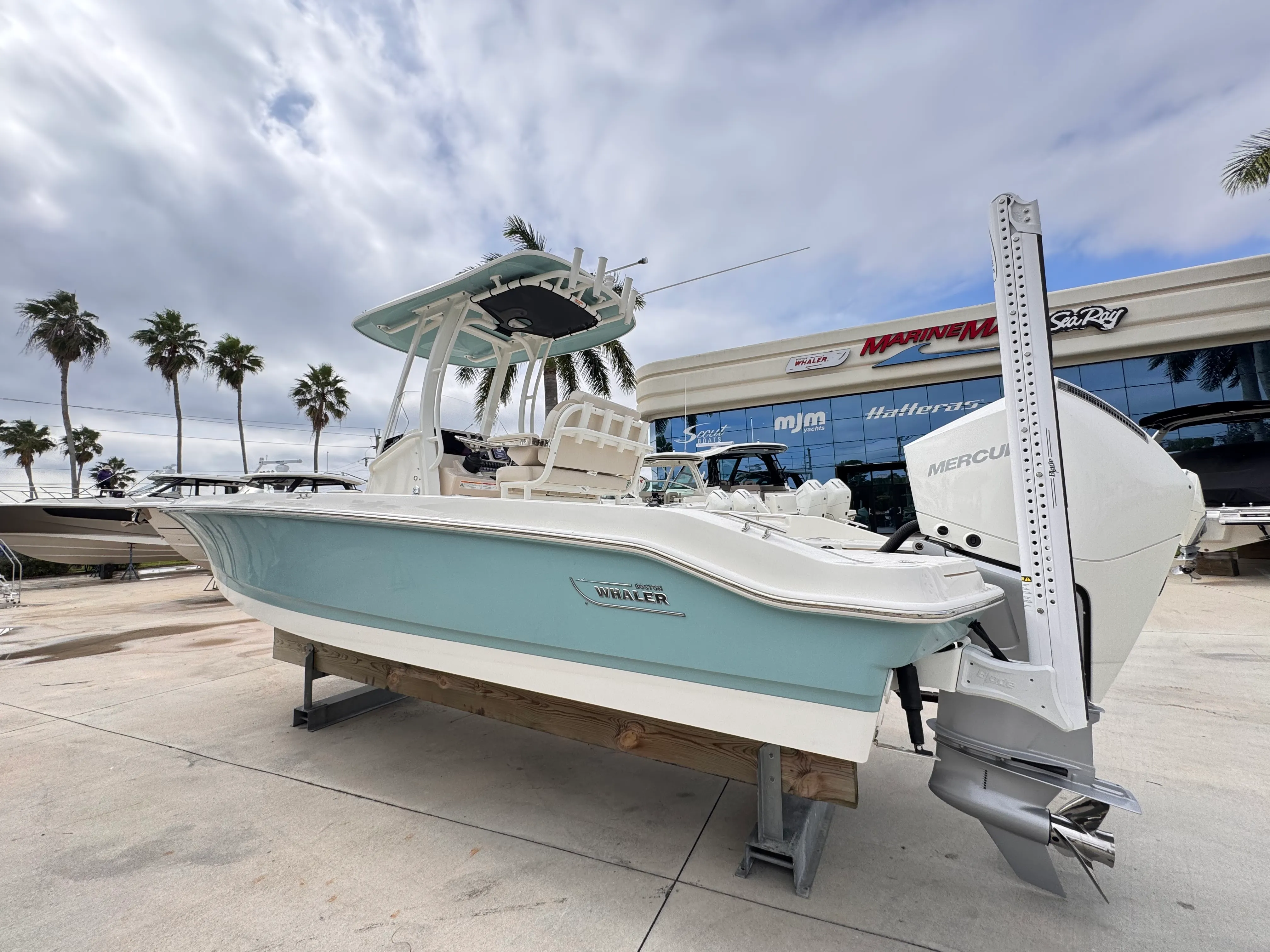2026 Boston Whaler 250 Dauntless Image Thumbnail #7