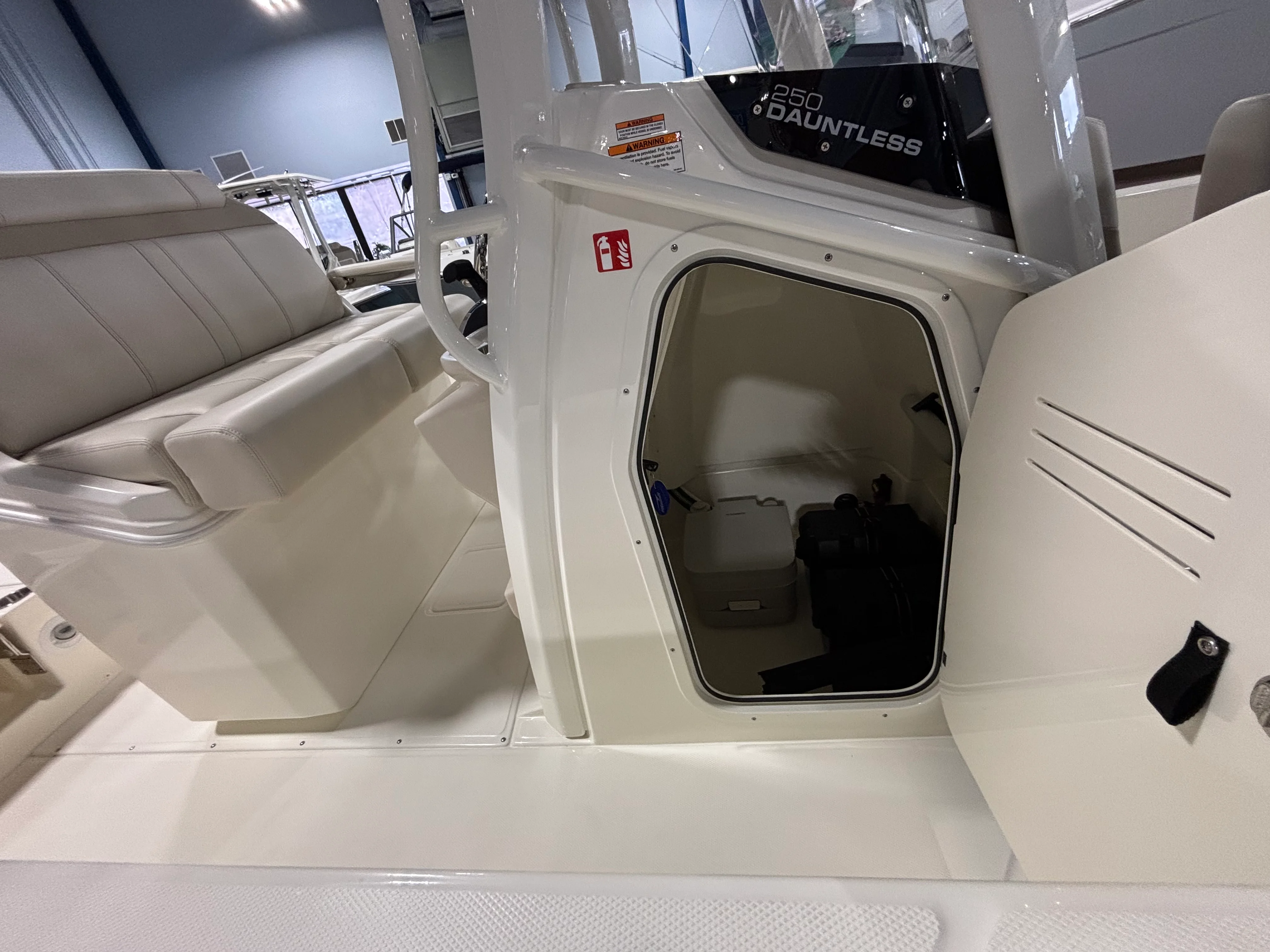 2026 Boston Whaler 250 Dauntless Image Thumbnail #14