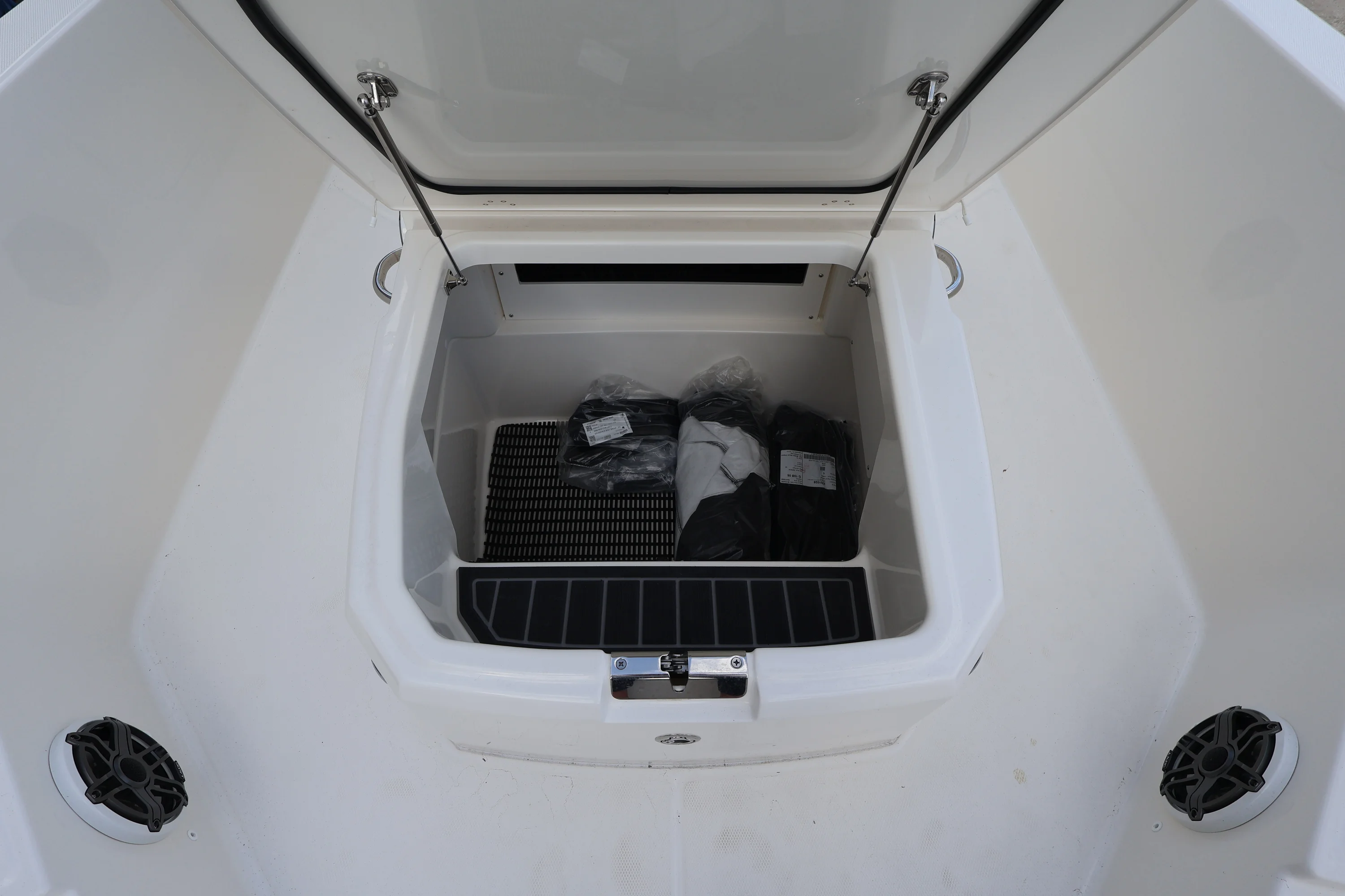 2026 Boston Whaler 250 Dauntless Image Thumbnail #20