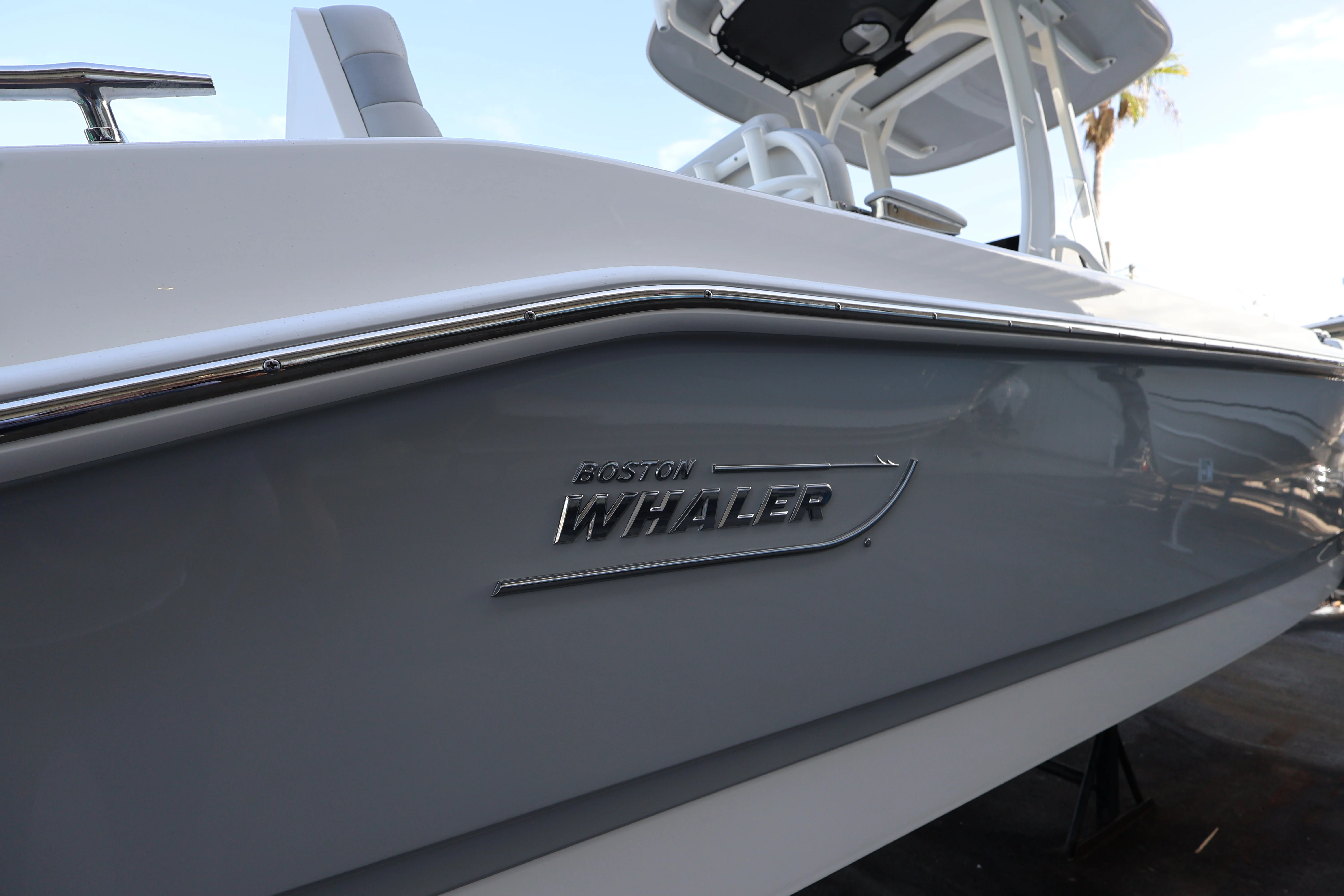 2026 Boston Whaler 250 Dauntless Image Thumbnail #1