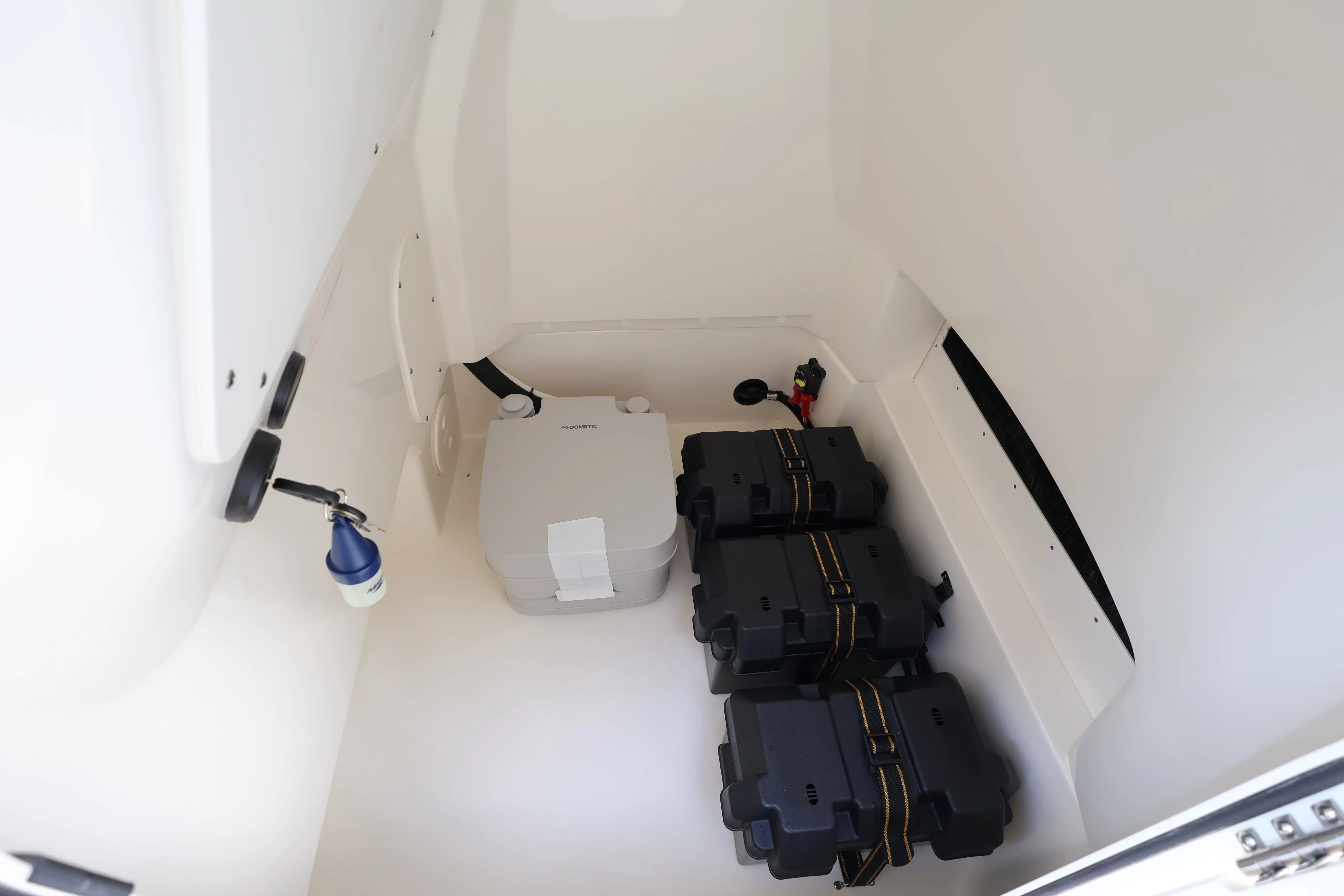 2026 Boston Whaler 250 Dauntless Image Thumbnail #23