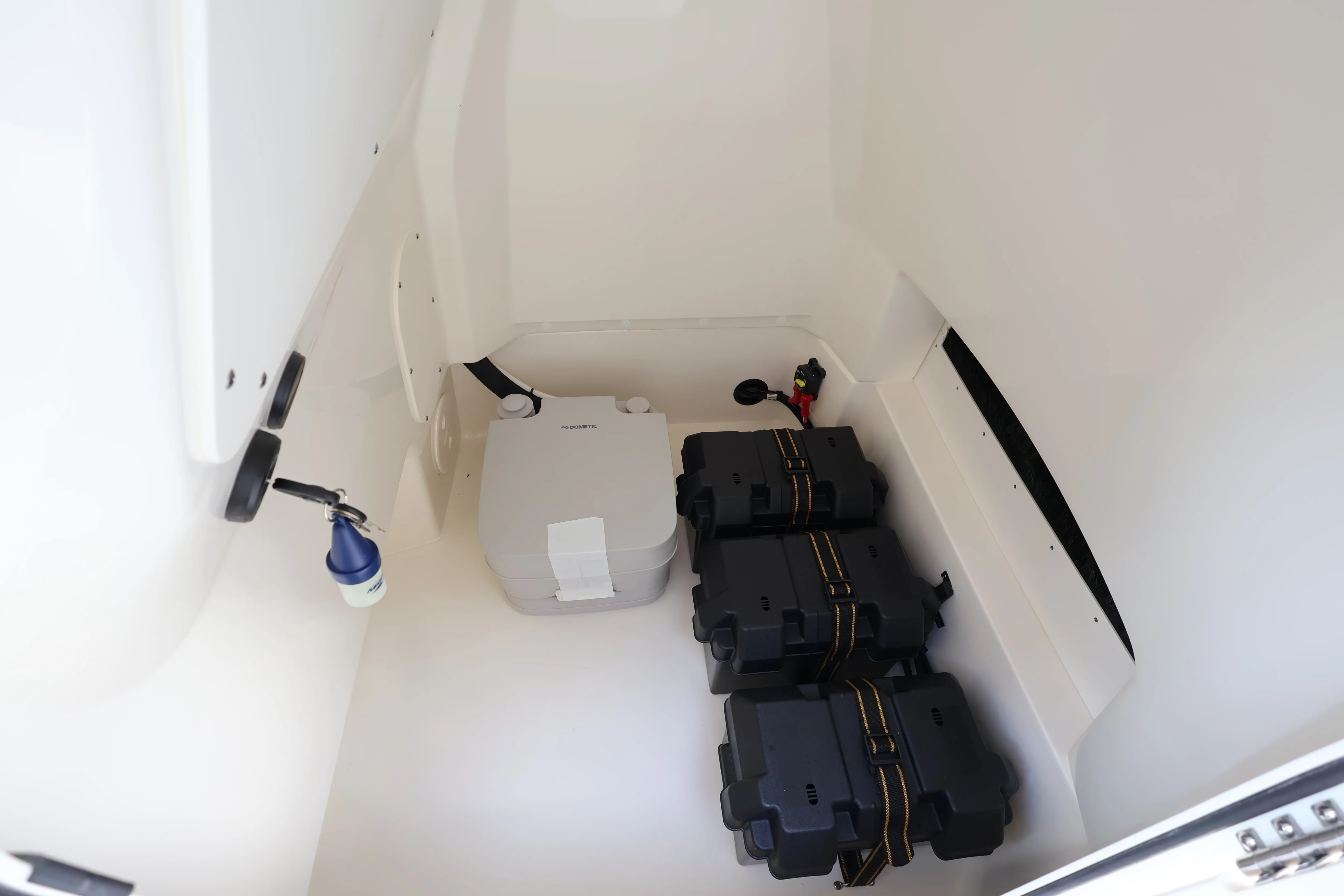 2026 Boston Whaler 250 Dauntless Image Thumbnail #23