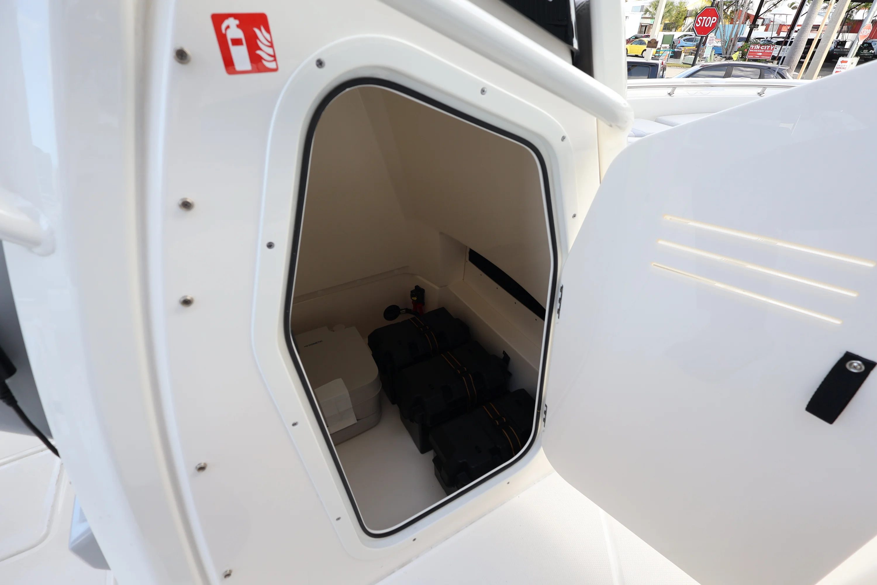 2026 Boston Whaler 250 Dauntless Image Thumbnail #22