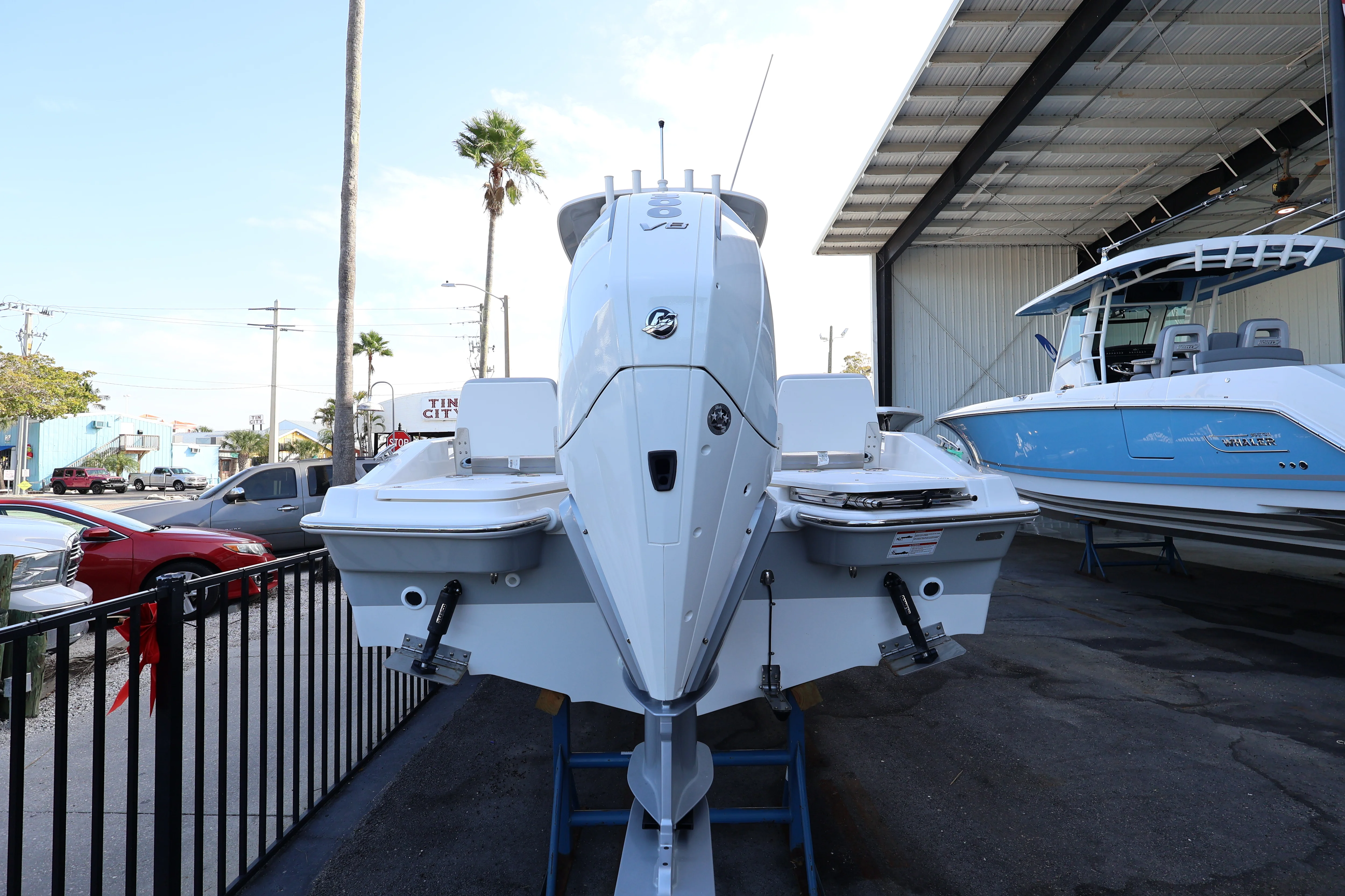 2026 Boston Whaler 250 Dauntless Image Thumbnail #2