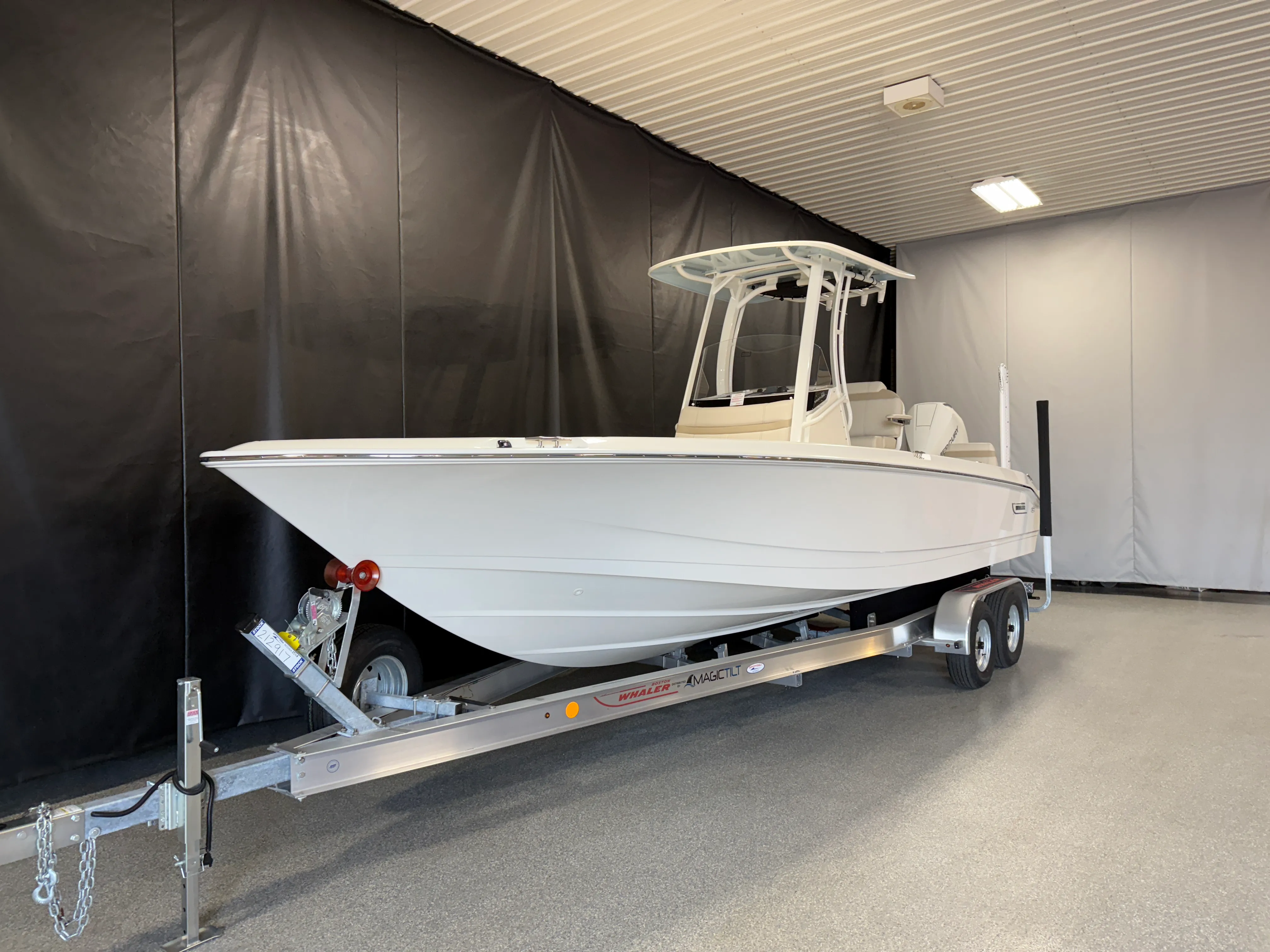 2026 Boston Whaler 250 Dauntless Image Thumbnail #2