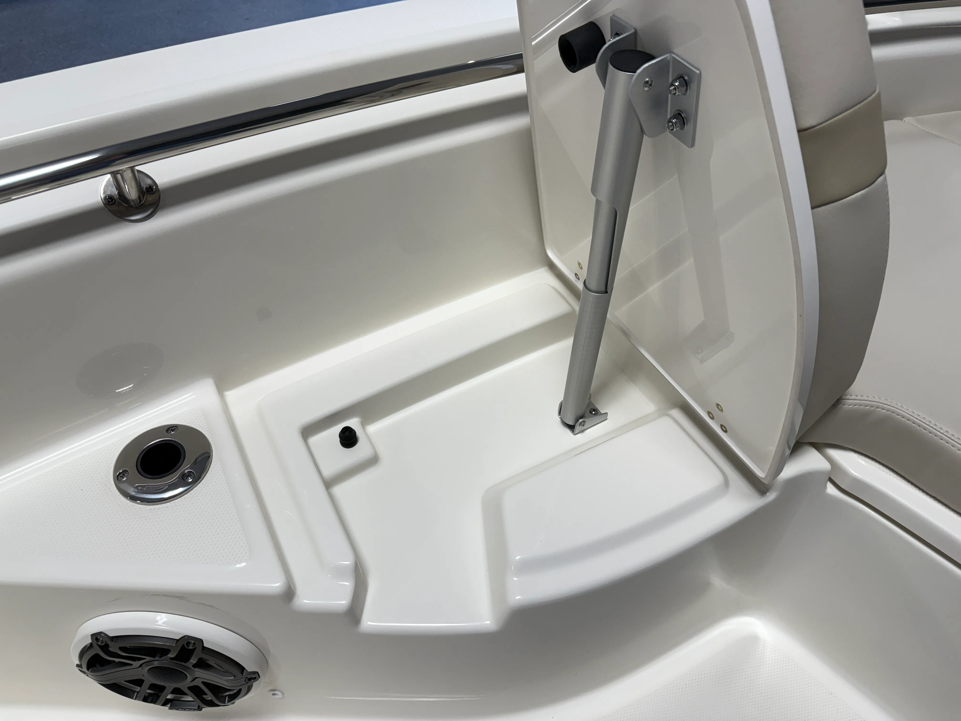 2026 Boston Whaler 250 Dauntless Image Thumbnail #96