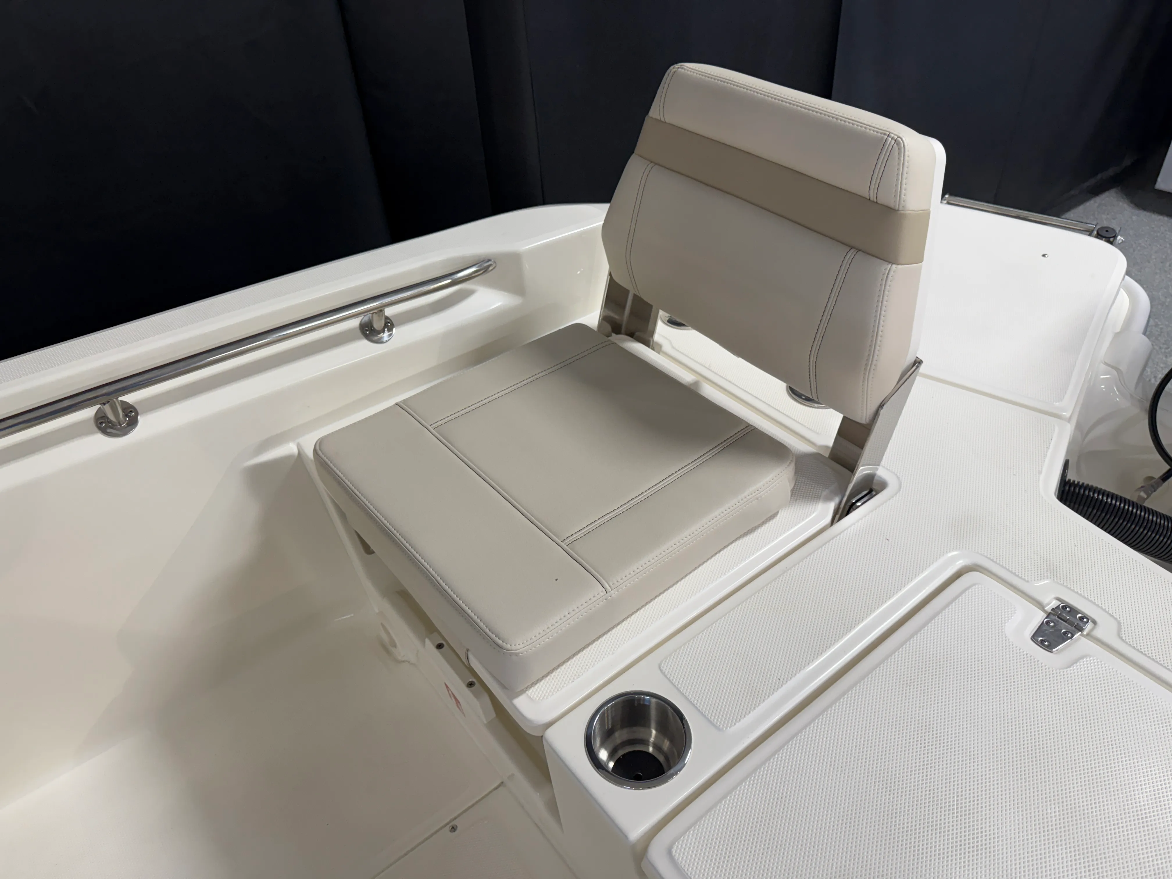 2026 Boston Whaler 250 Dauntless Image Thumbnail #33