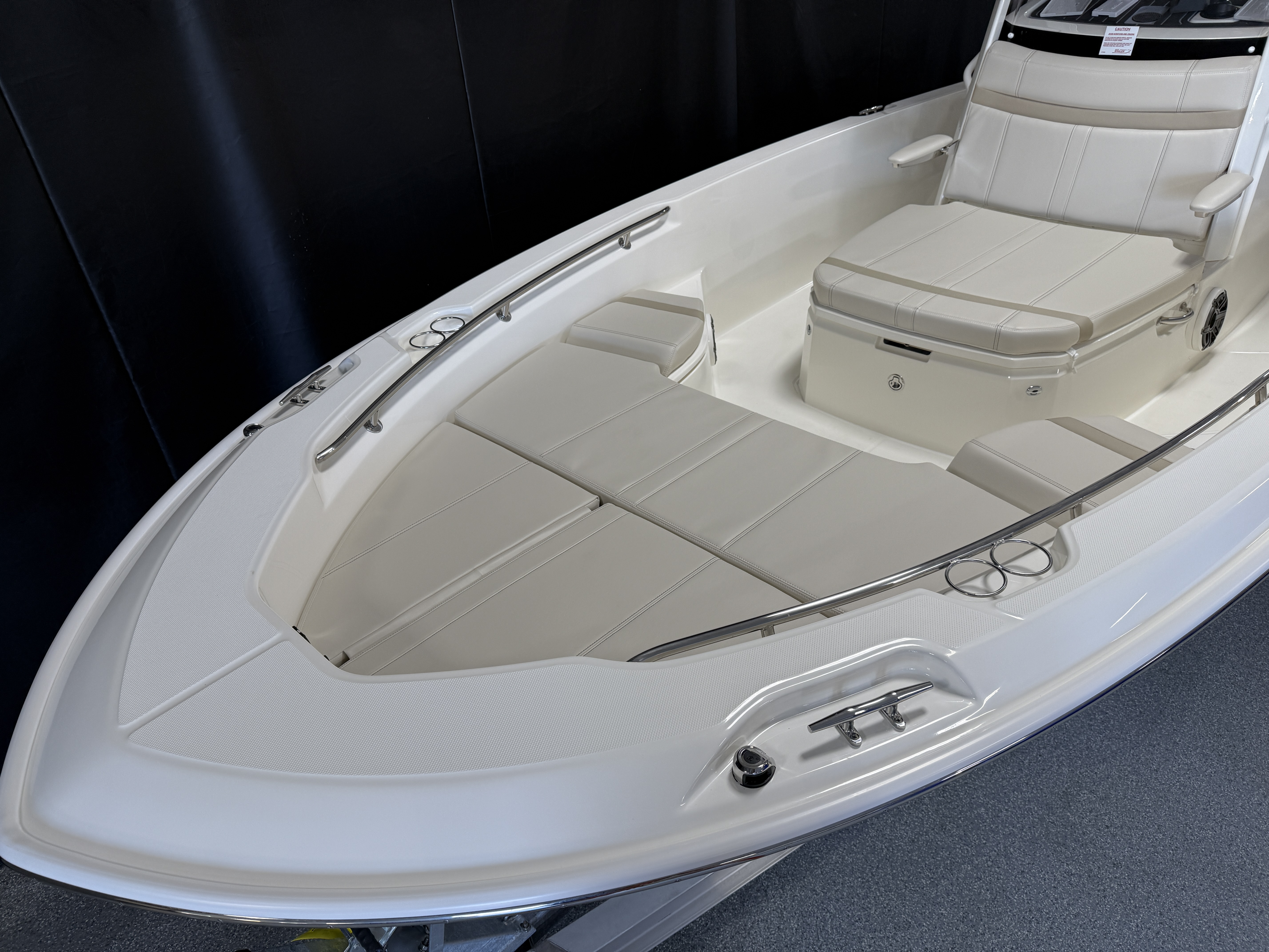 2026 Boston Whaler 250 Dauntless Image Thumbnail #5
