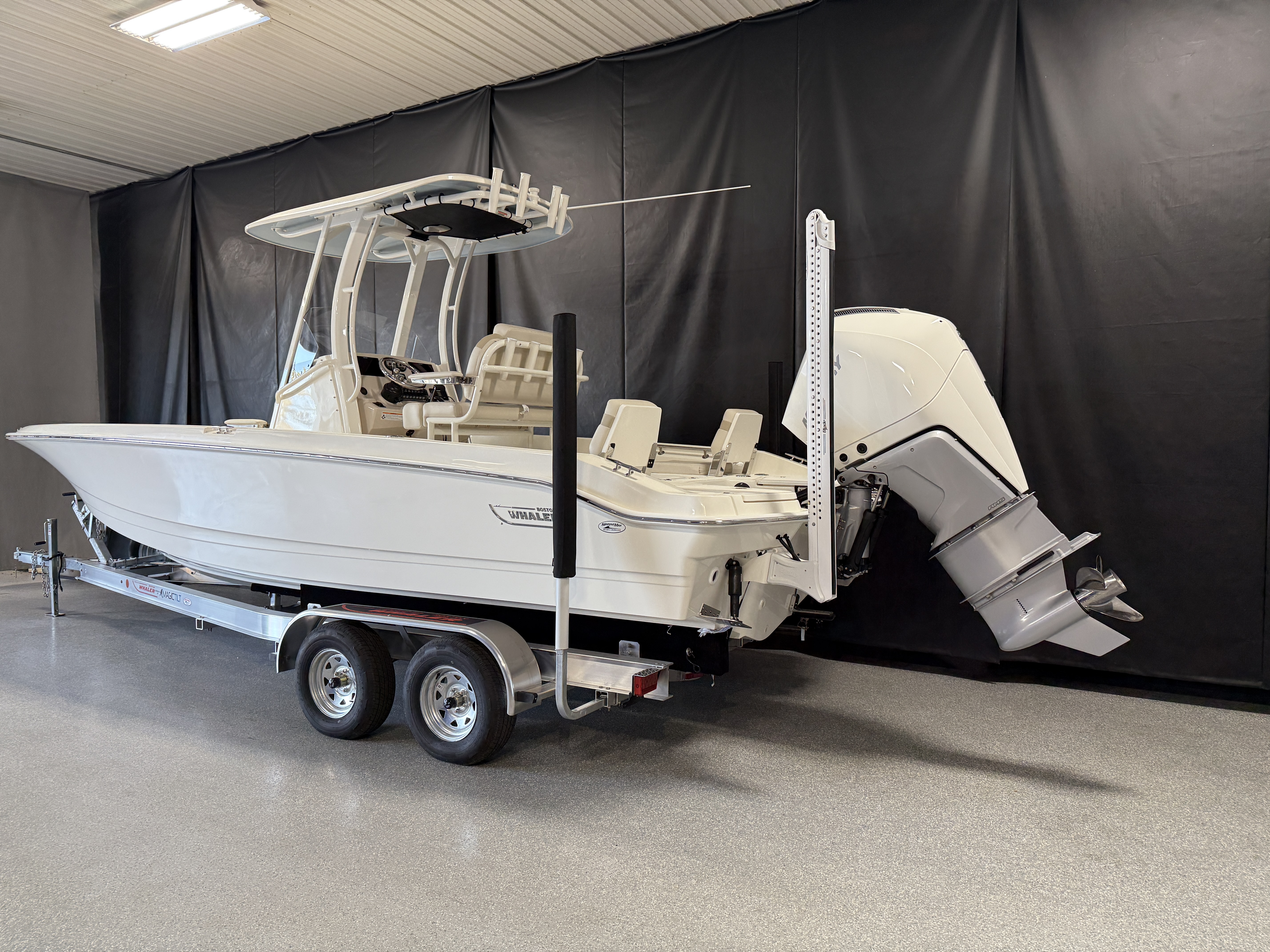 2026 Boston Whaler 250 Dauntless Image Thumbnail #3