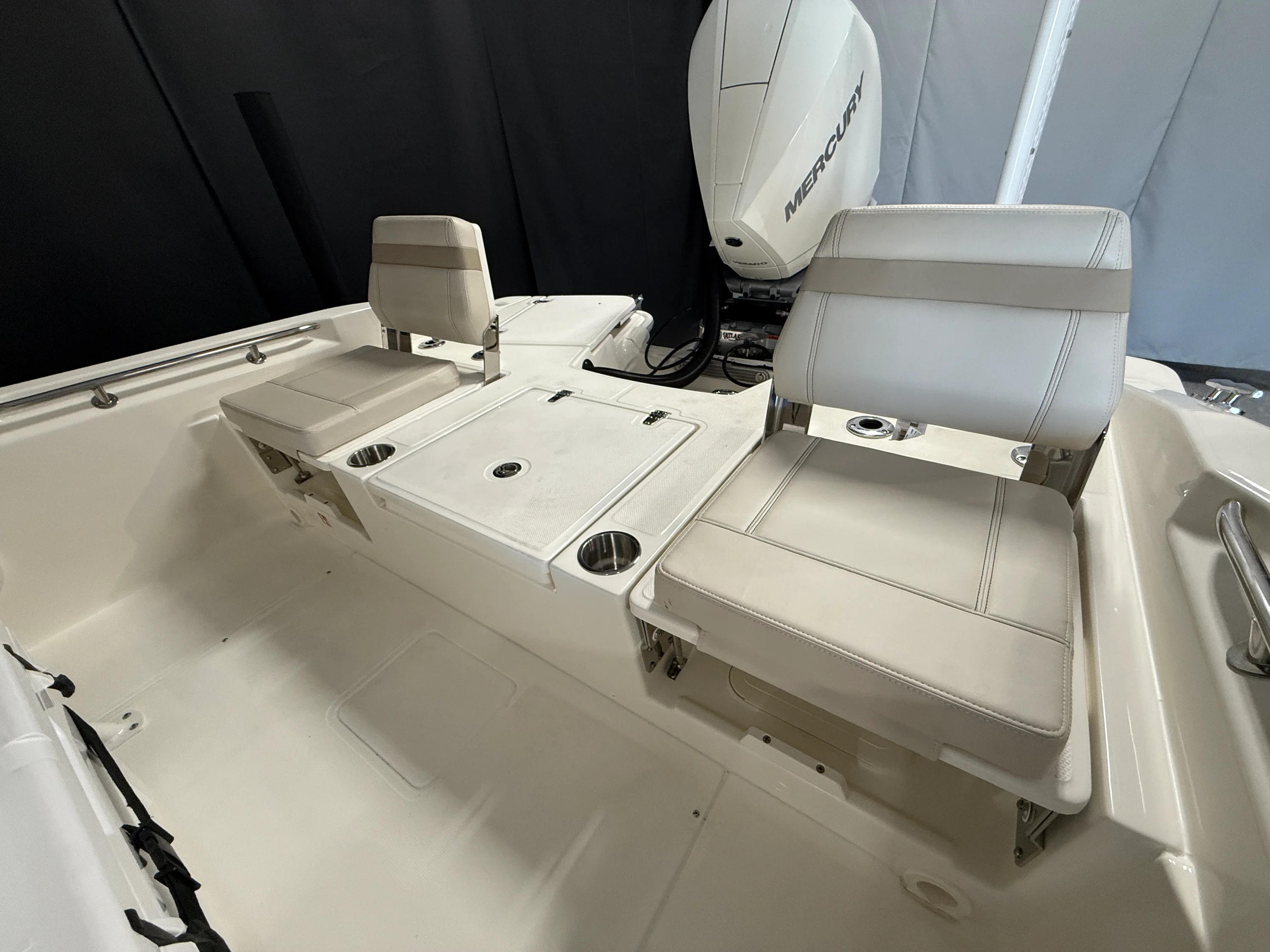 2026 Boston Whaler 250 Dauntless Image Thumbnail #24