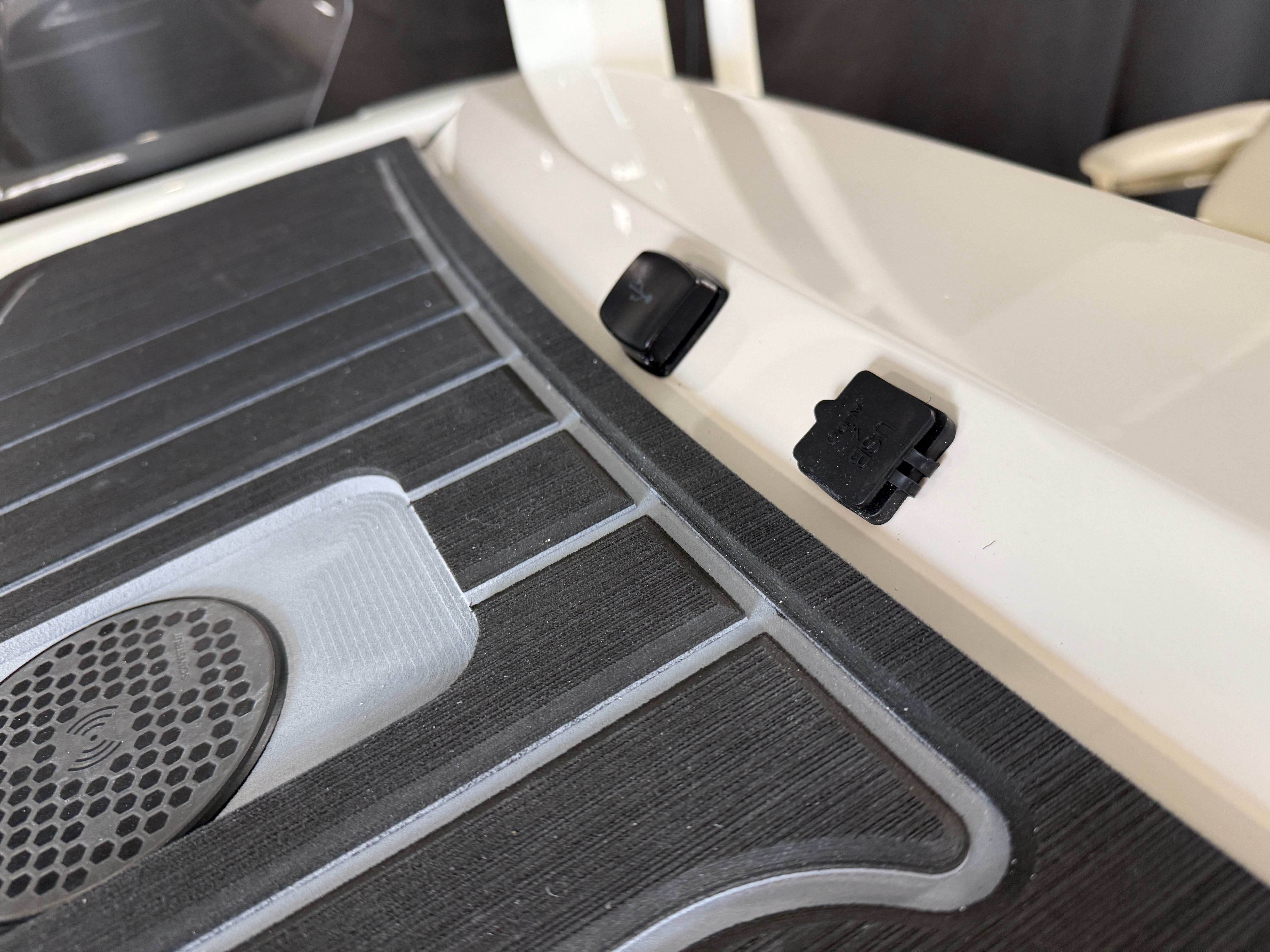 2026 Boston Whaler 250 Dauntless Image Thumbnail #66