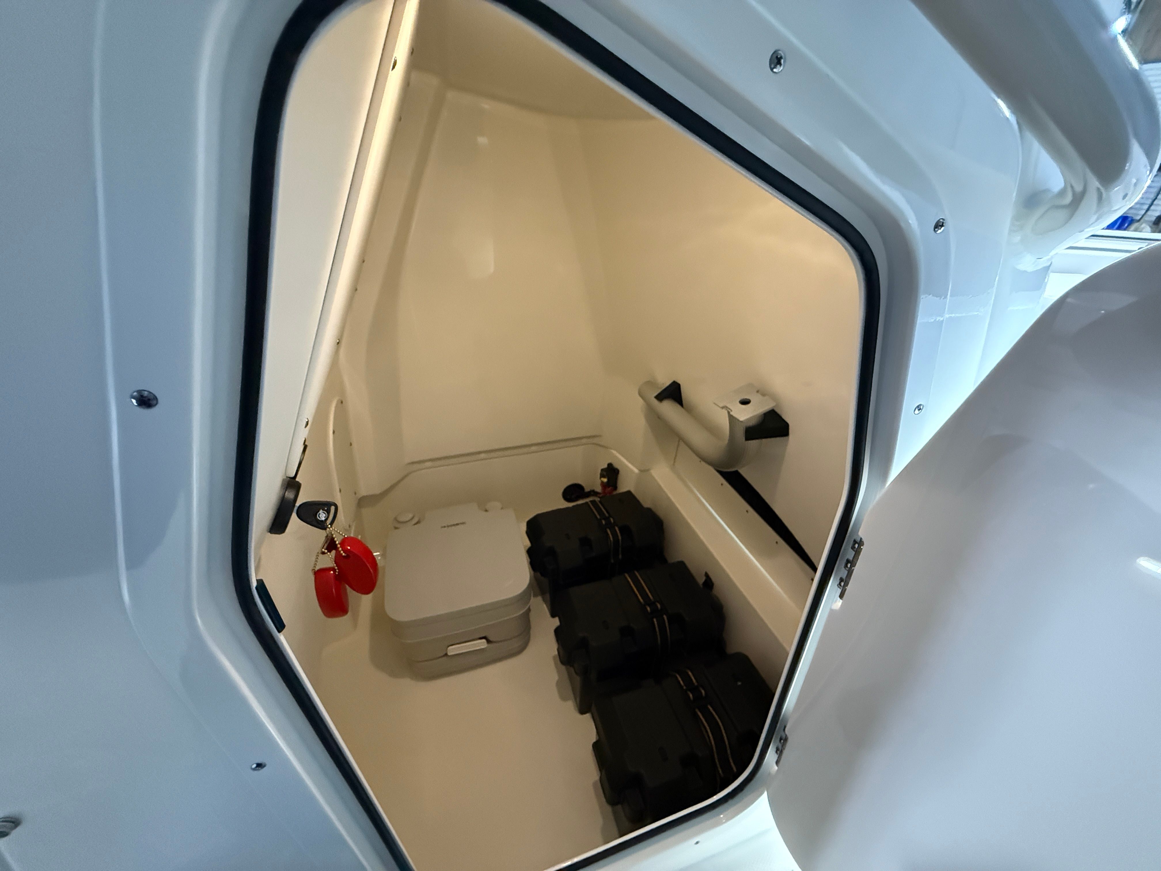 2026 Boston Whaler 250 Dauntless Image Thumbnail #71