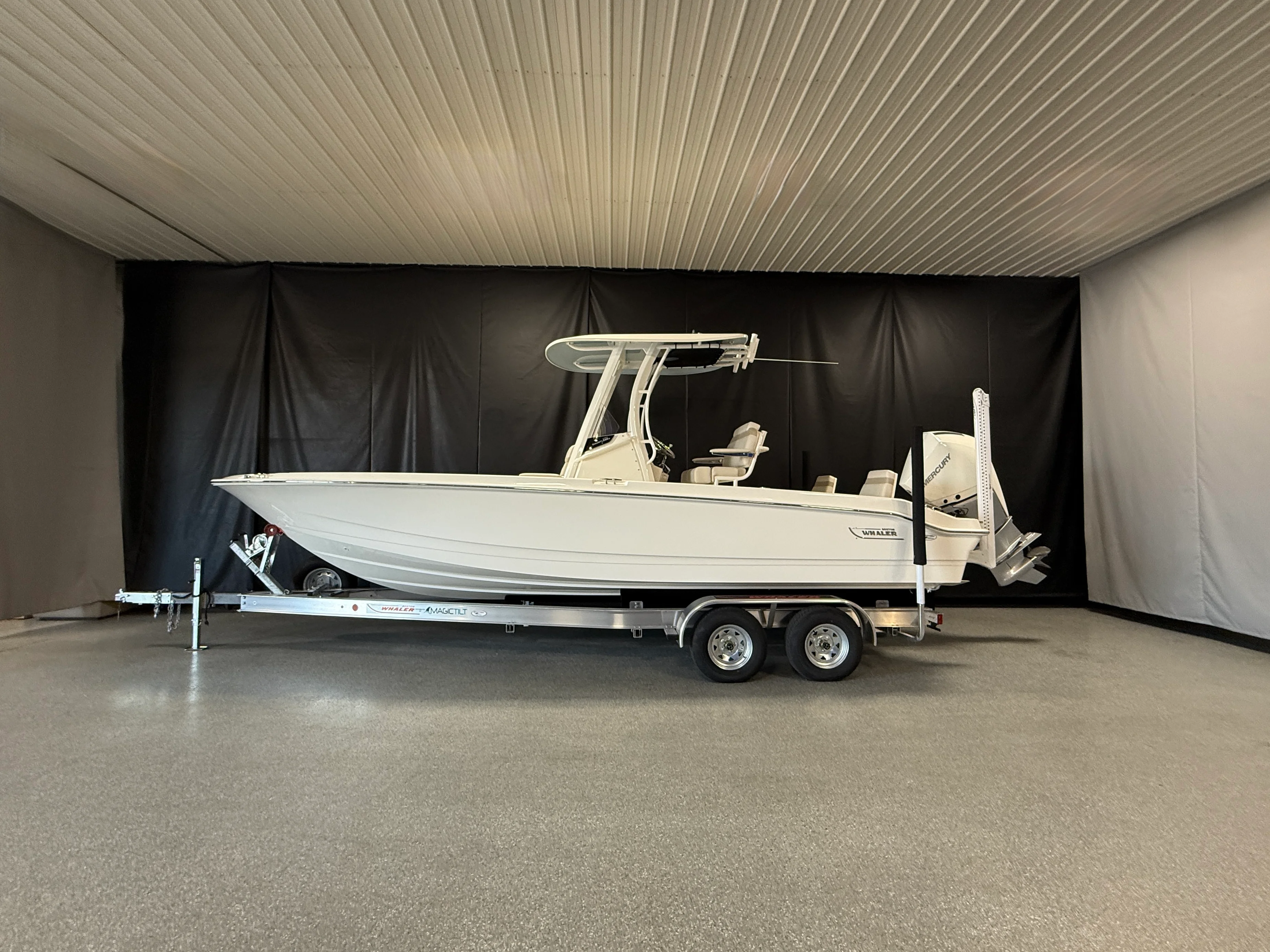 2026 Boston Whaler 250 Dauntless Image Thumbnail #0