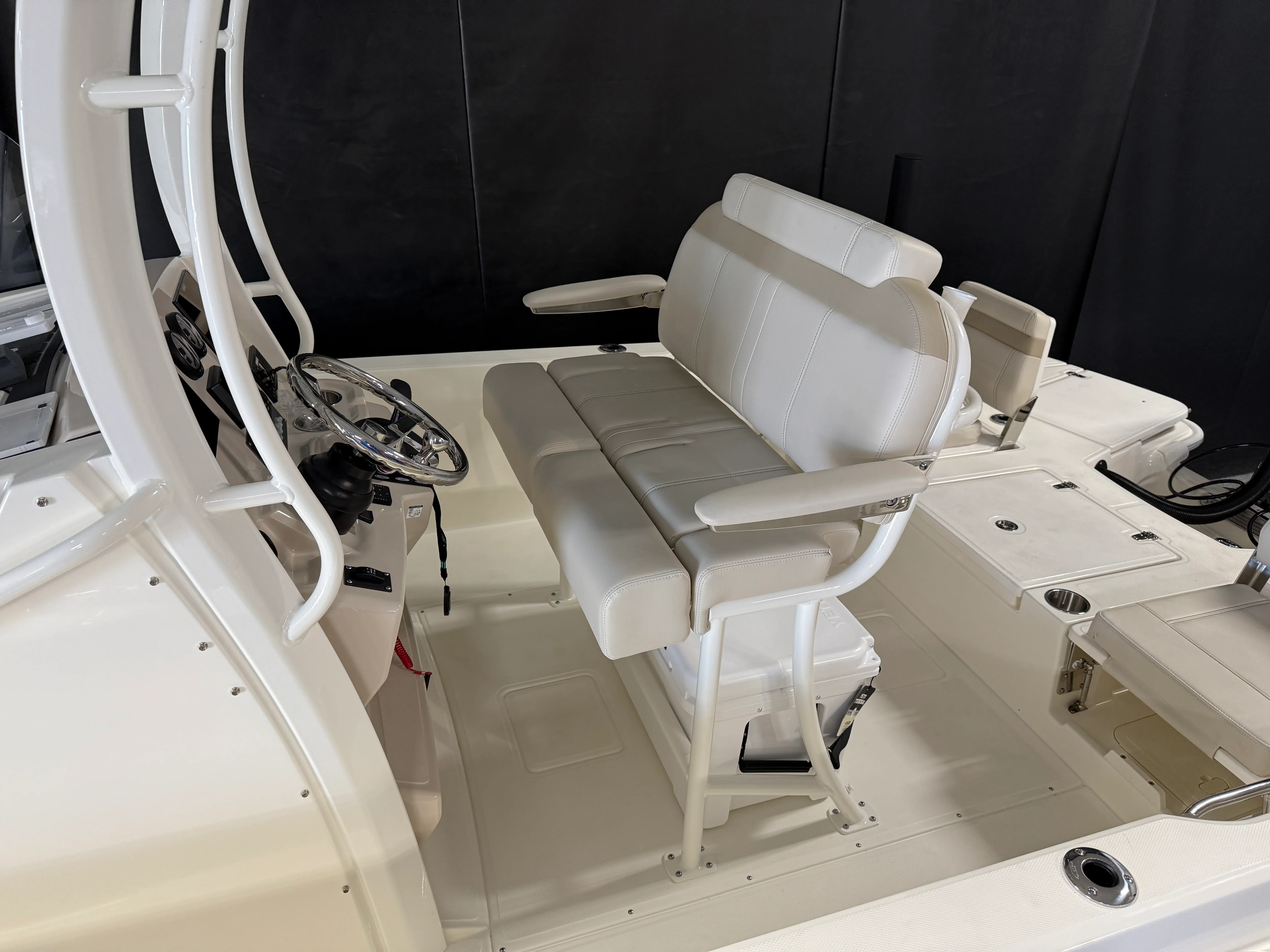 2026 Boston Whaler 250 Dauntless Image Thumbnail #8