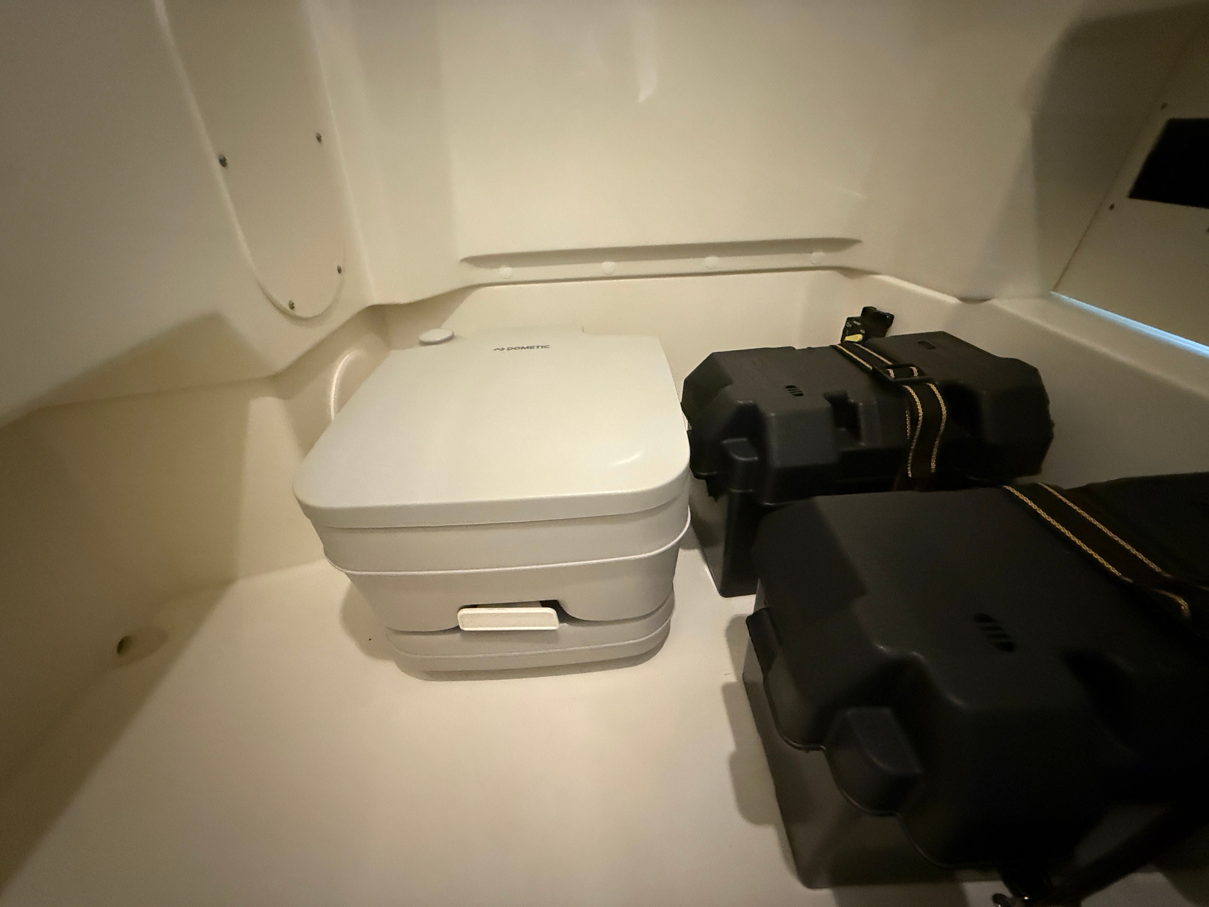 2026 Boston Whaler 250 Dauntless Image Thumbnail #73