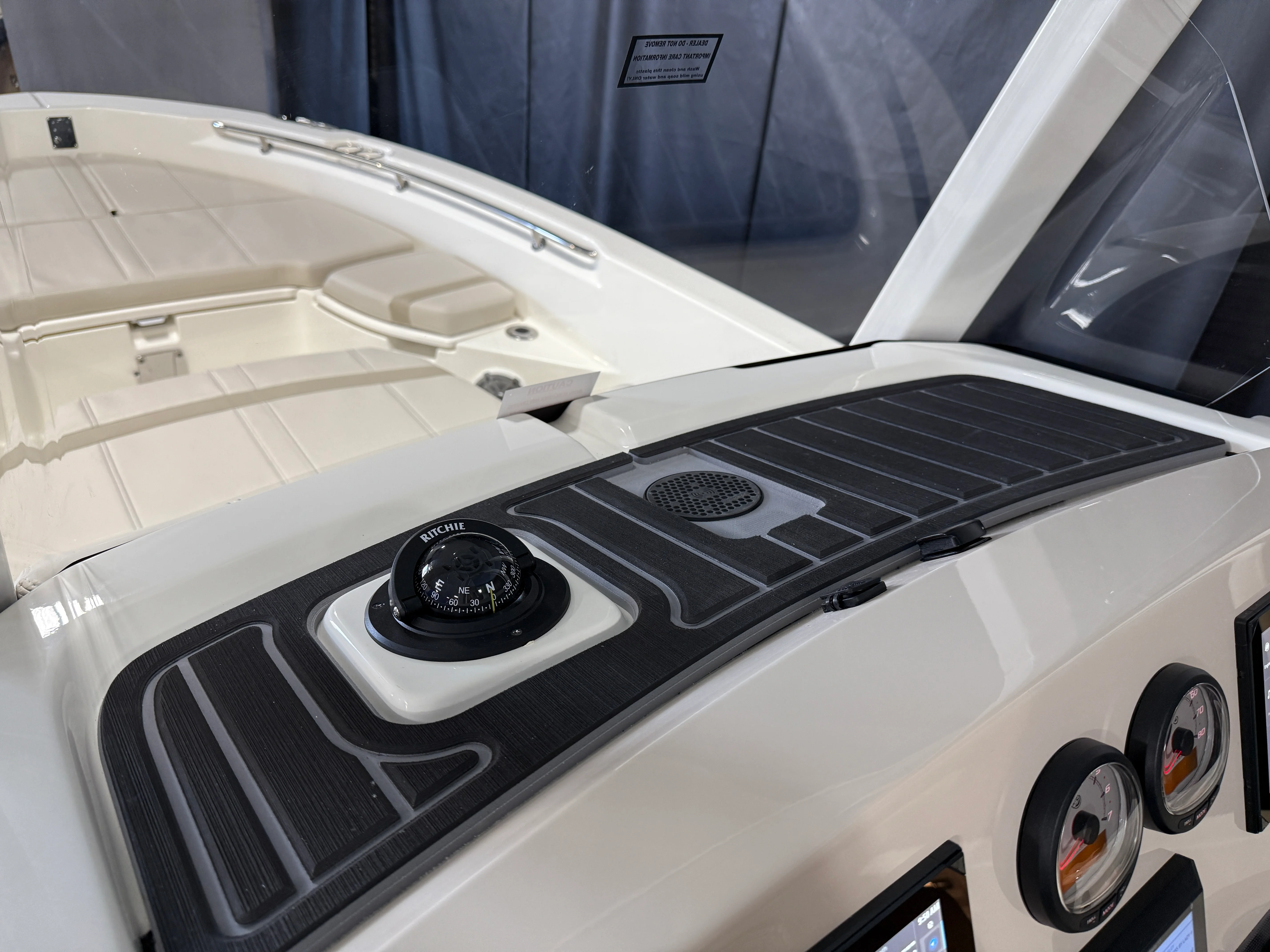 2026 Boston Whaler 250 Dauntless Image Thumbnail #63