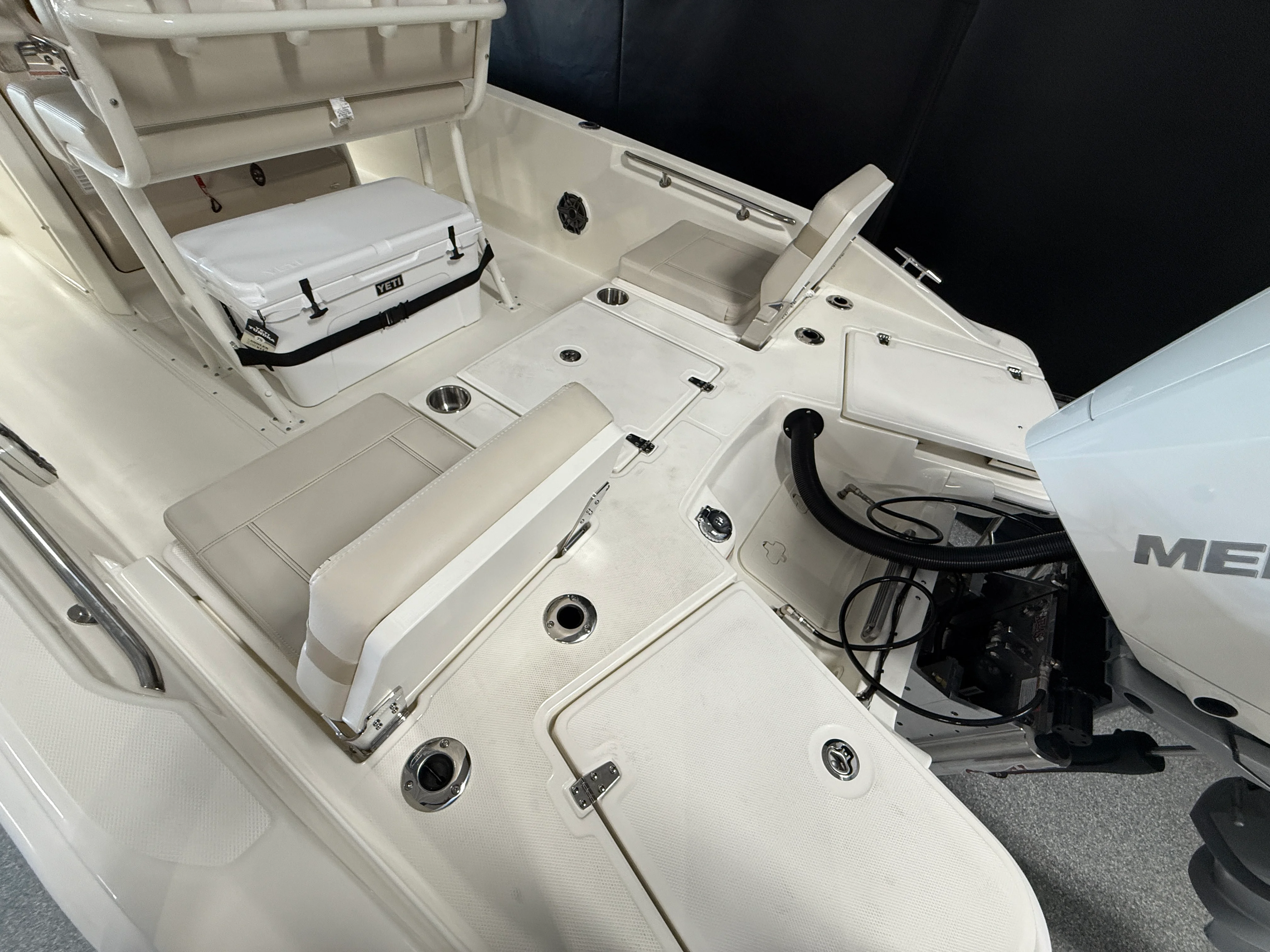 2026 Boston Whaler 250 Dauntless Image Thumbnail #23