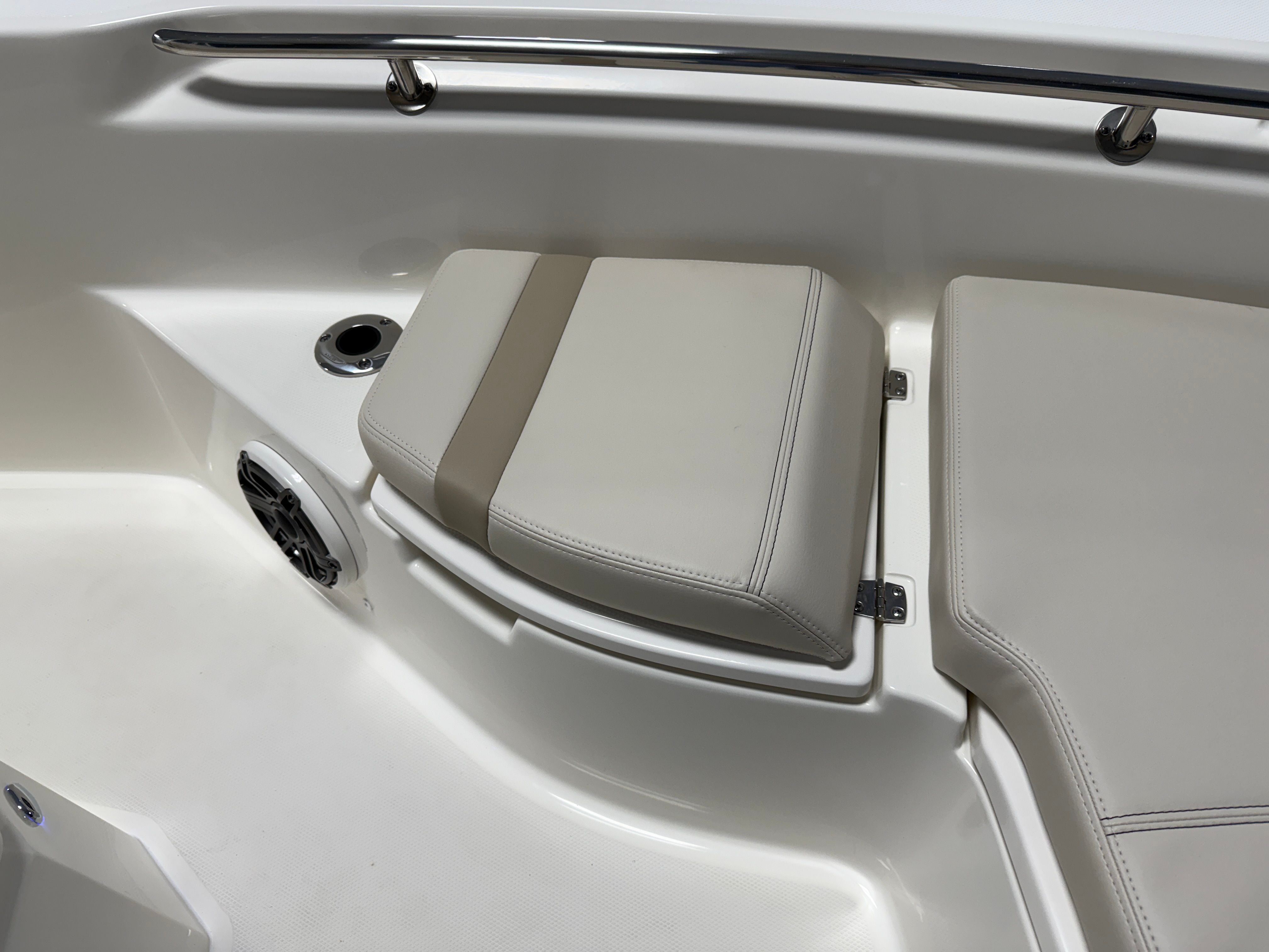 2026 Boston Whaler 250 Dauntless Image Thumbnail #94